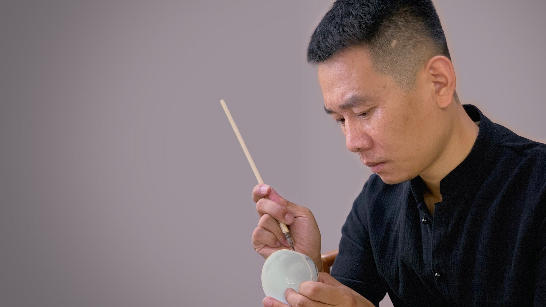 中国景德镇手工瓷绘技艺、清代官窑粉彩非遗传人 徐志军