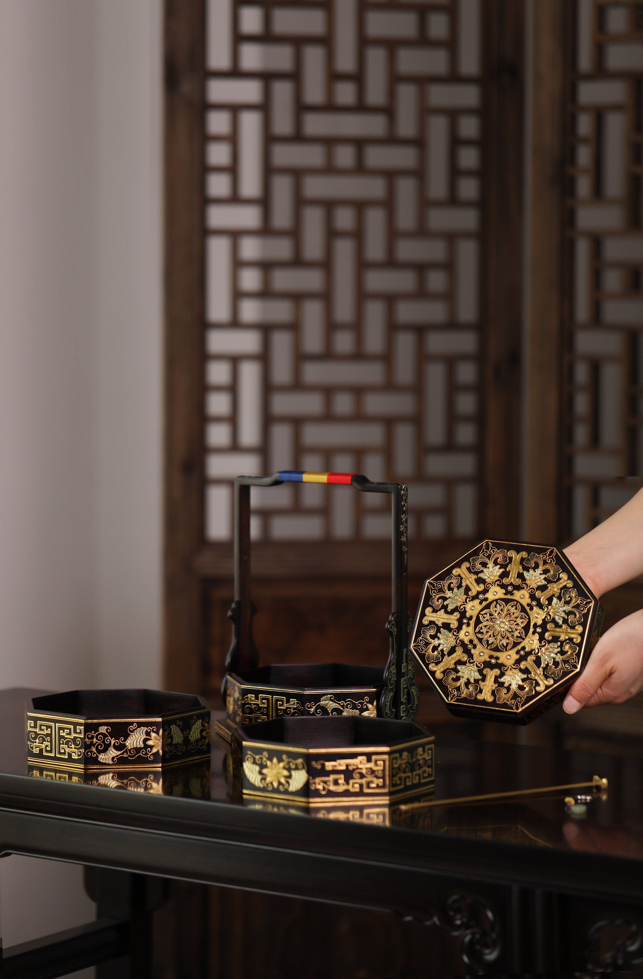 Purple sandalwood passionflower gilded octagonal carrying box