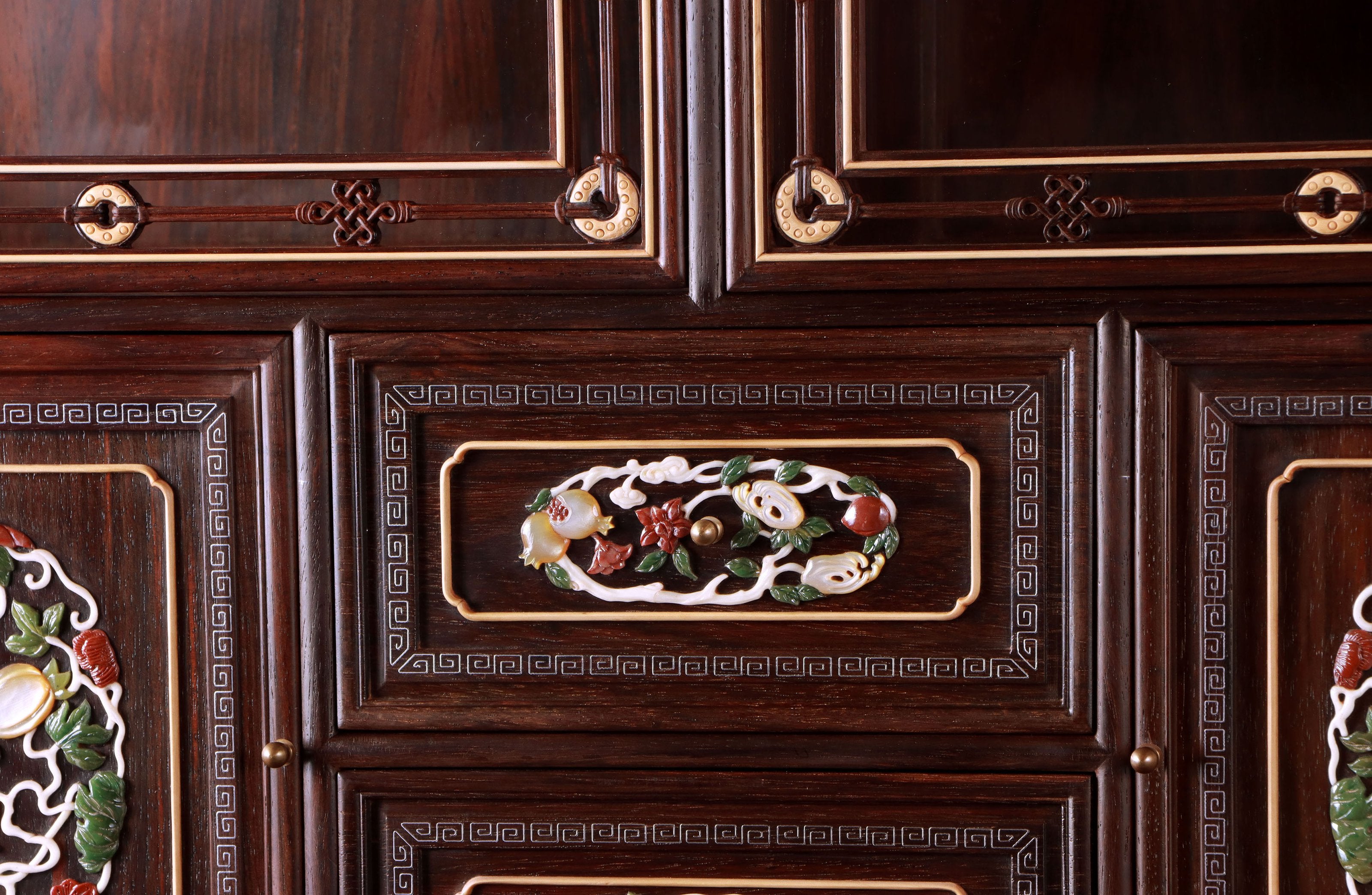 Palace replica of a multi-treasure cabinet with melon and butterfly patterns