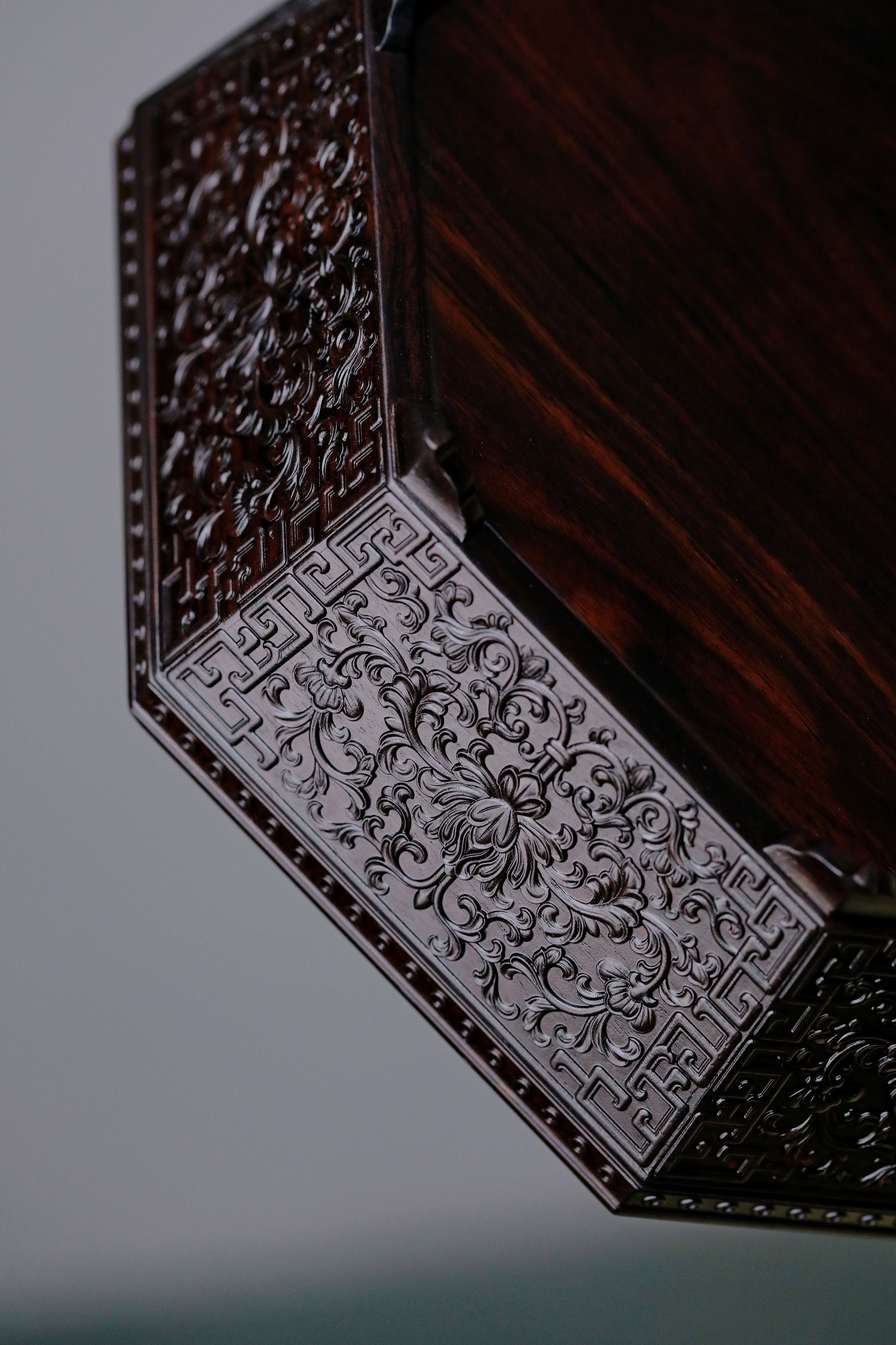 Purple sandalwood plain eight-treasure fruit box