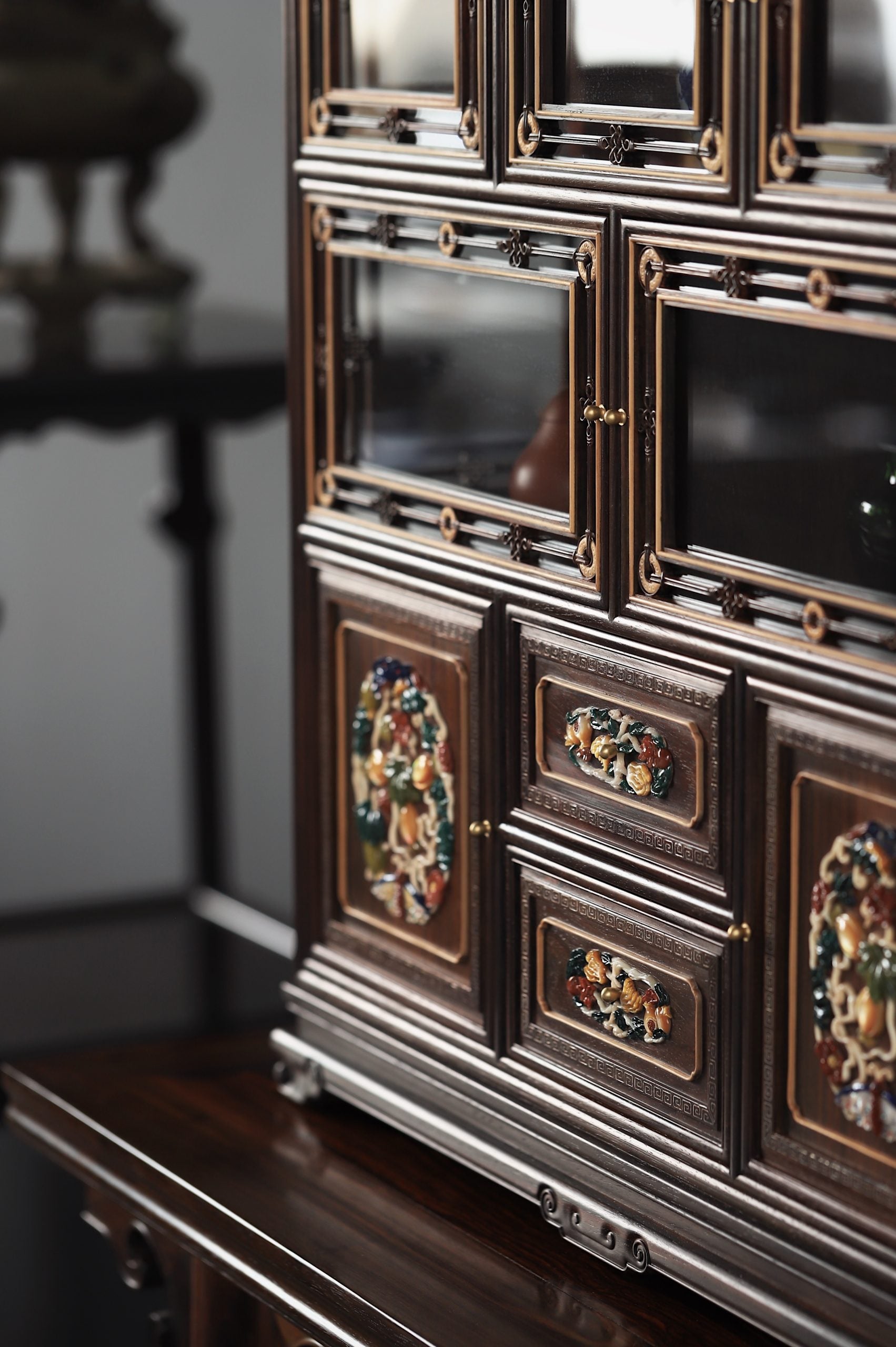 Palace replica of a multi-treasure cabinet with melon and butterfly patterns