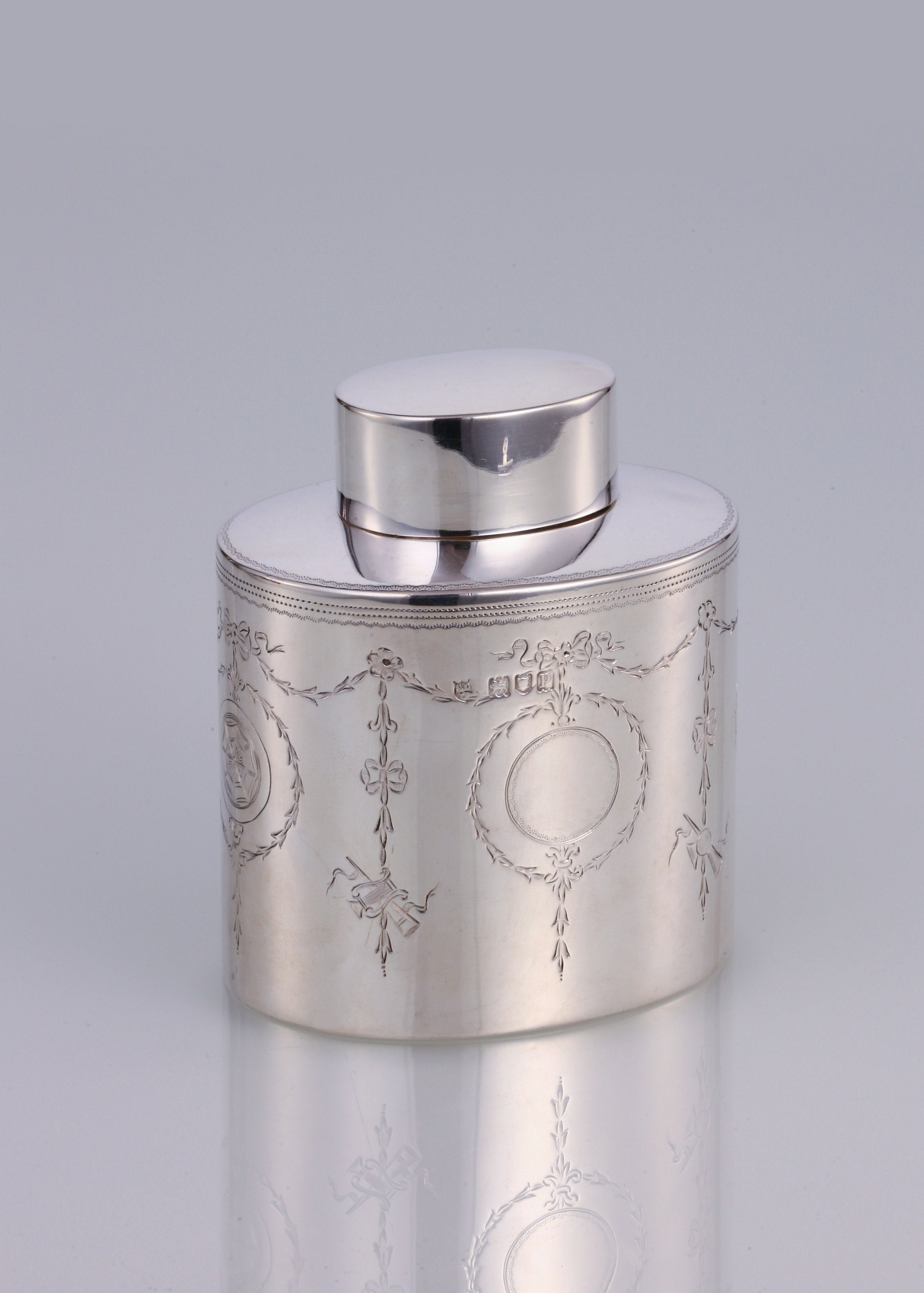 1910 British sterling silver tea caddy