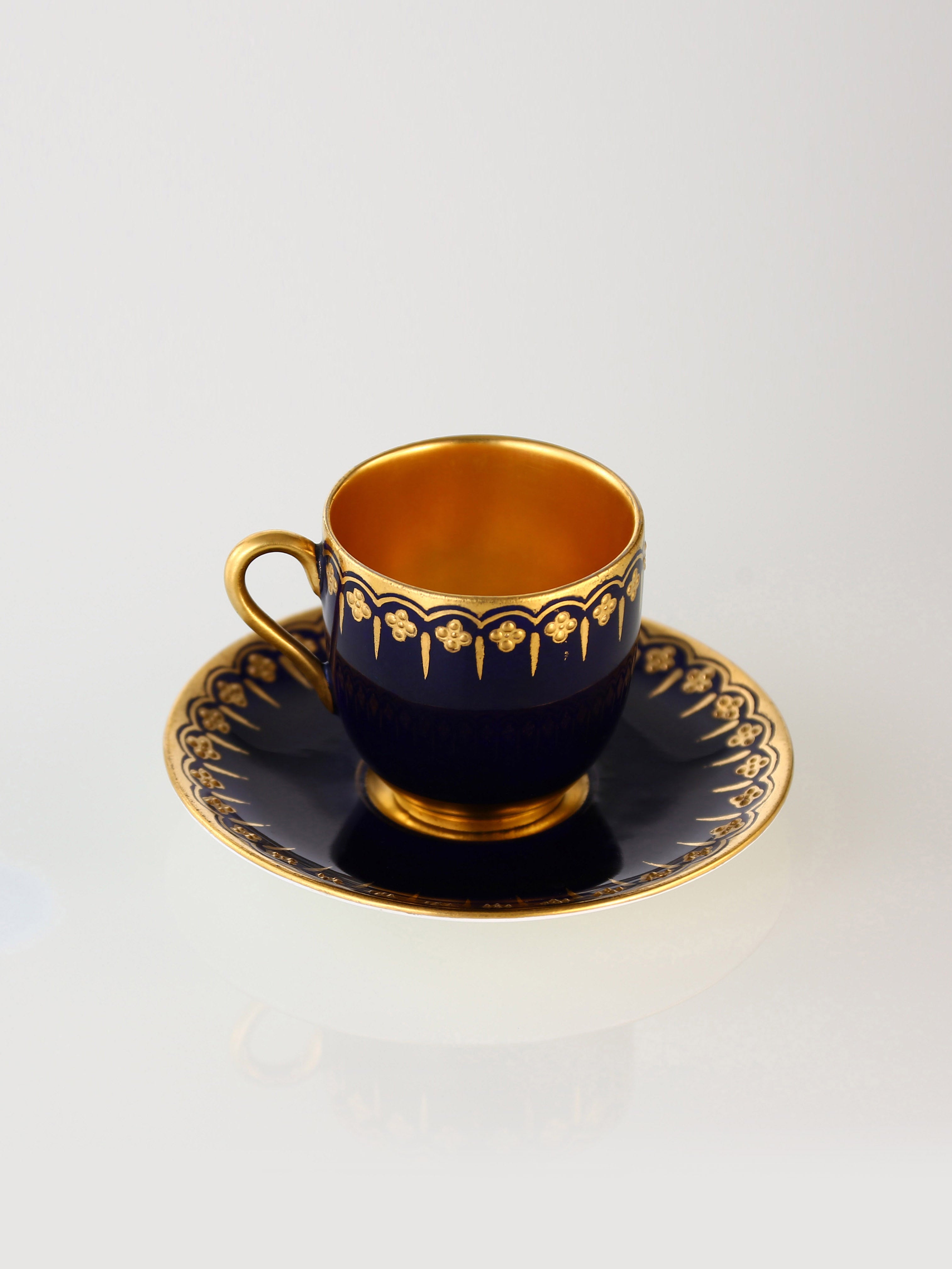 19th-century British gilded porcelain cup