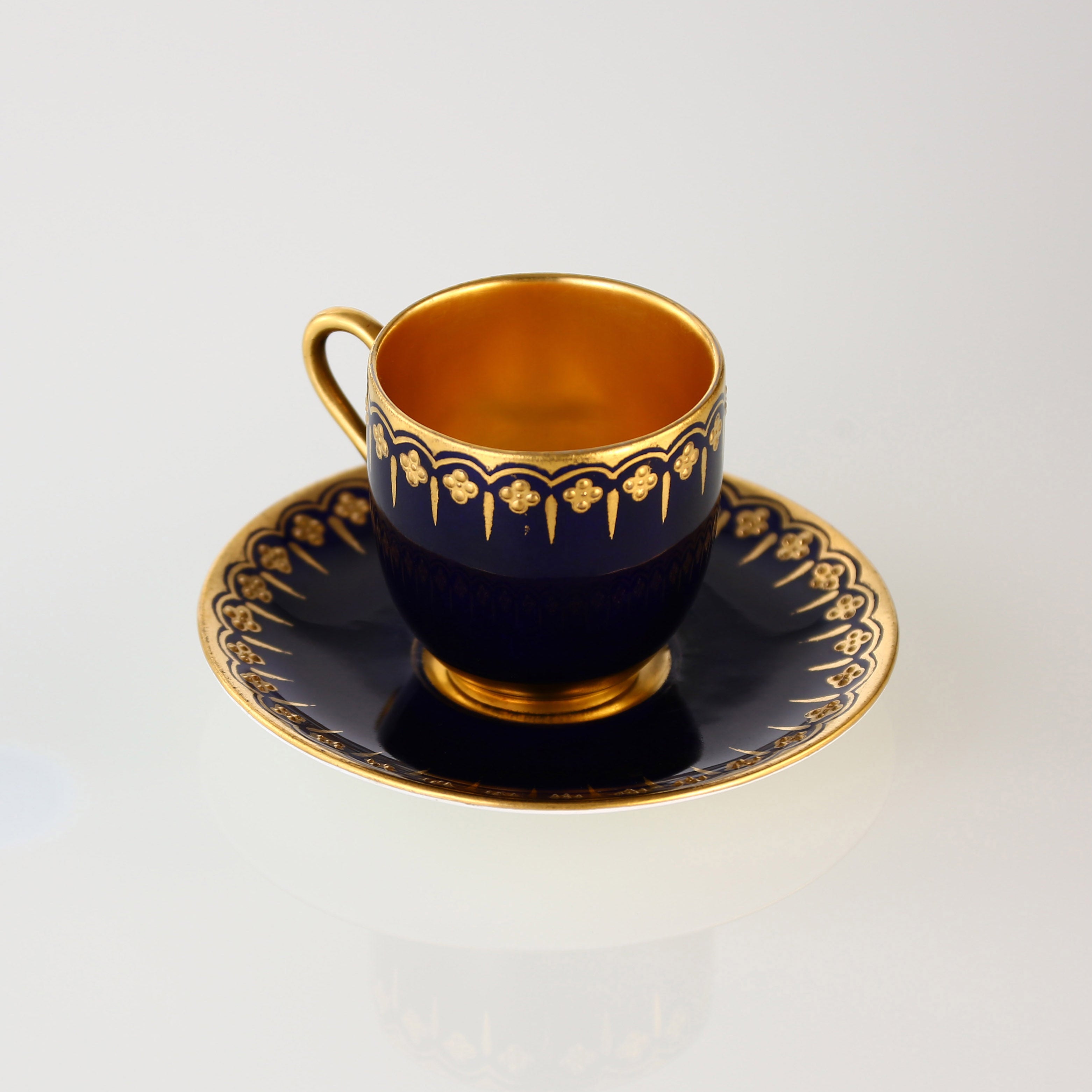19th-century British gilded porcelain cup