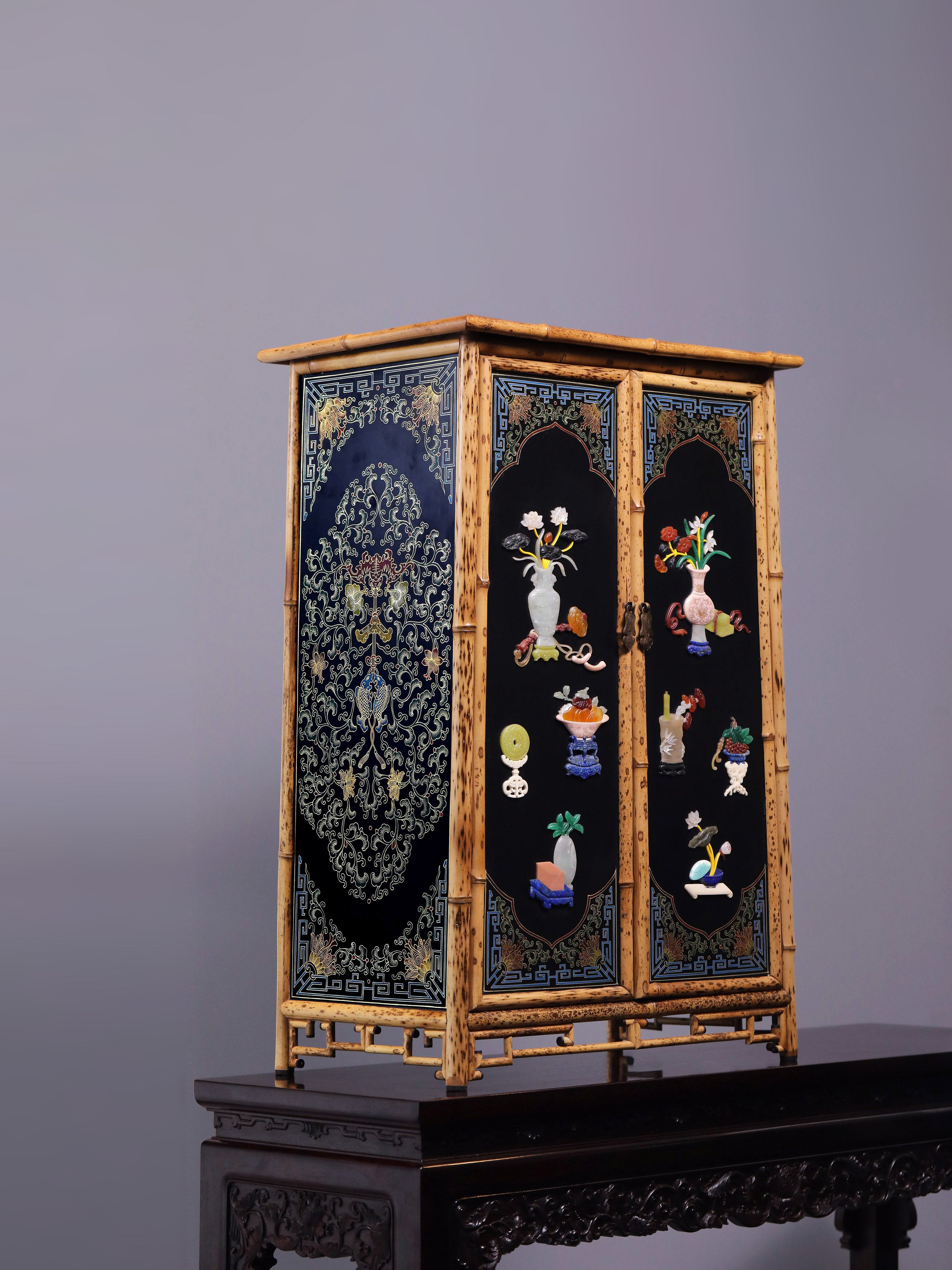 Xiangfei bamboo inlaid with gilded antique patterns, round-cornered tea table