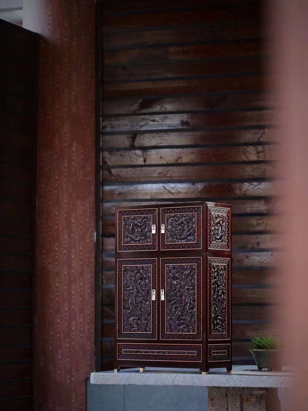 Small-leaf sandalwood table cabinet inlaid with boxwood dragon patterns