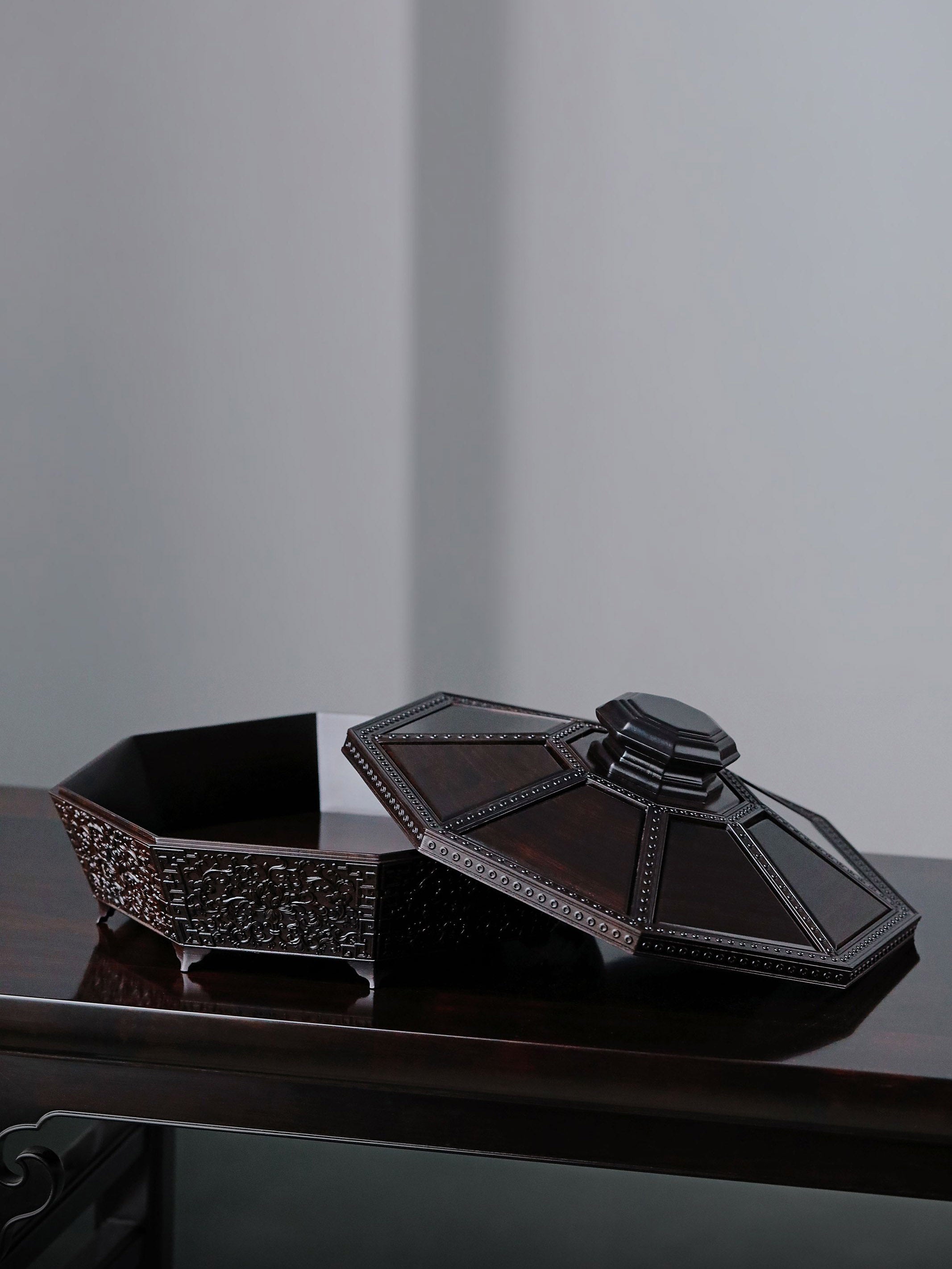 Purple sandalwood plain eight-treasure fruit box