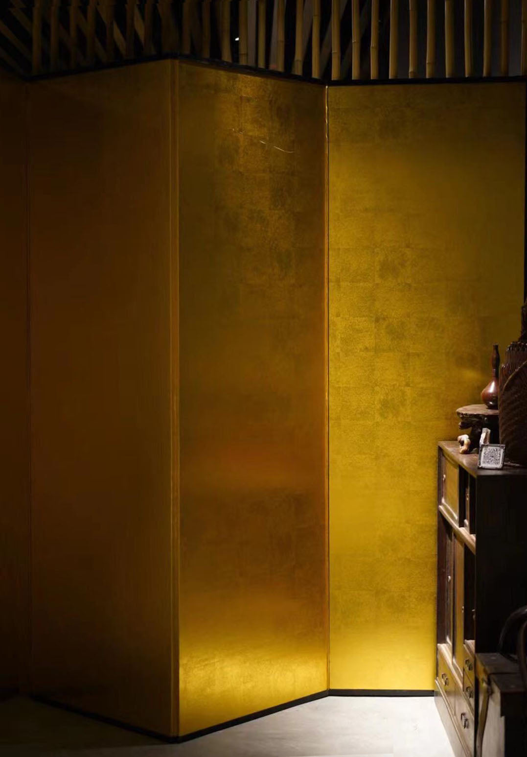 Gold-leaf screen