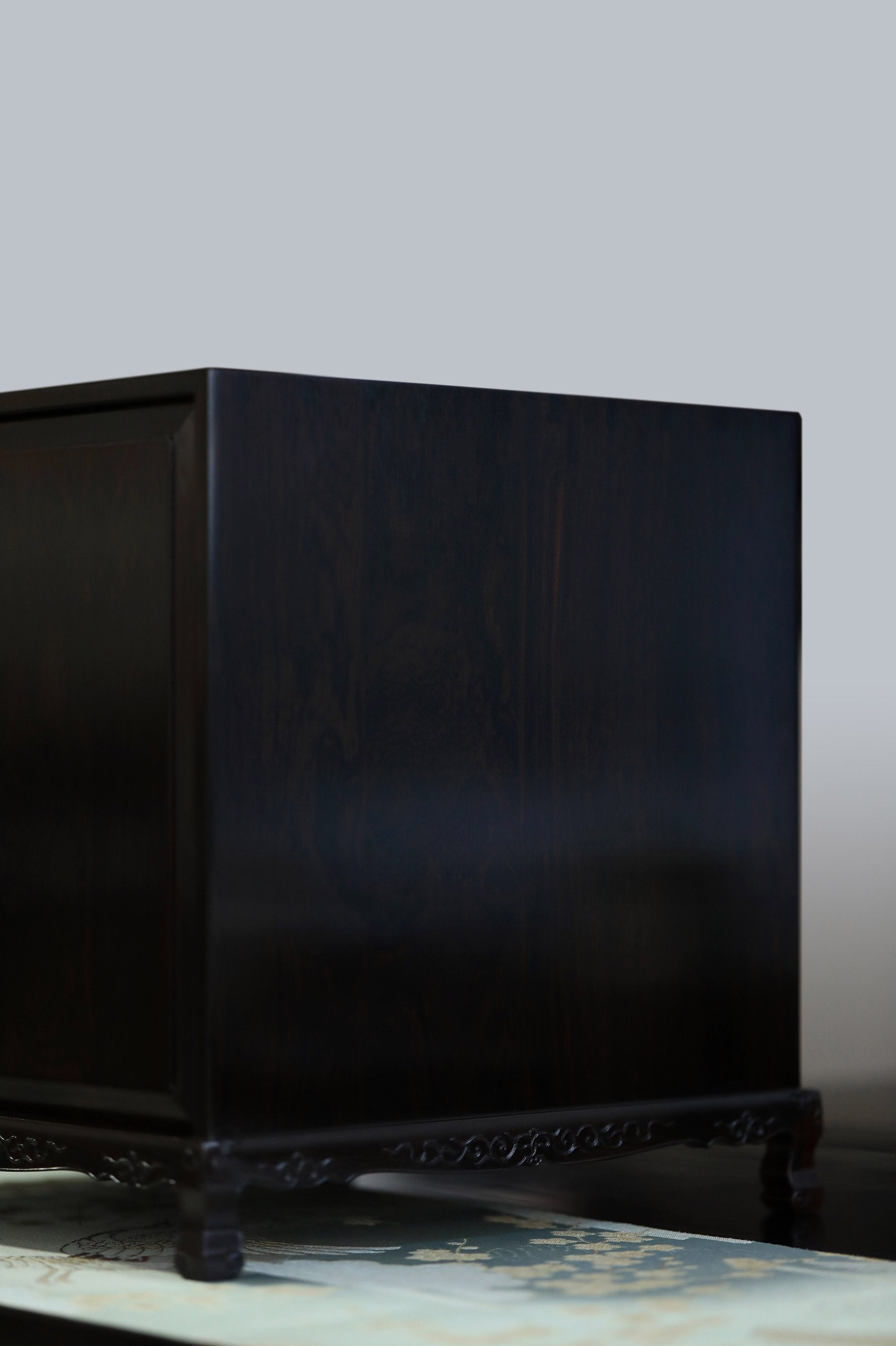 Purple sandalwood and black sandalwood sideboard for five-tiered tea set