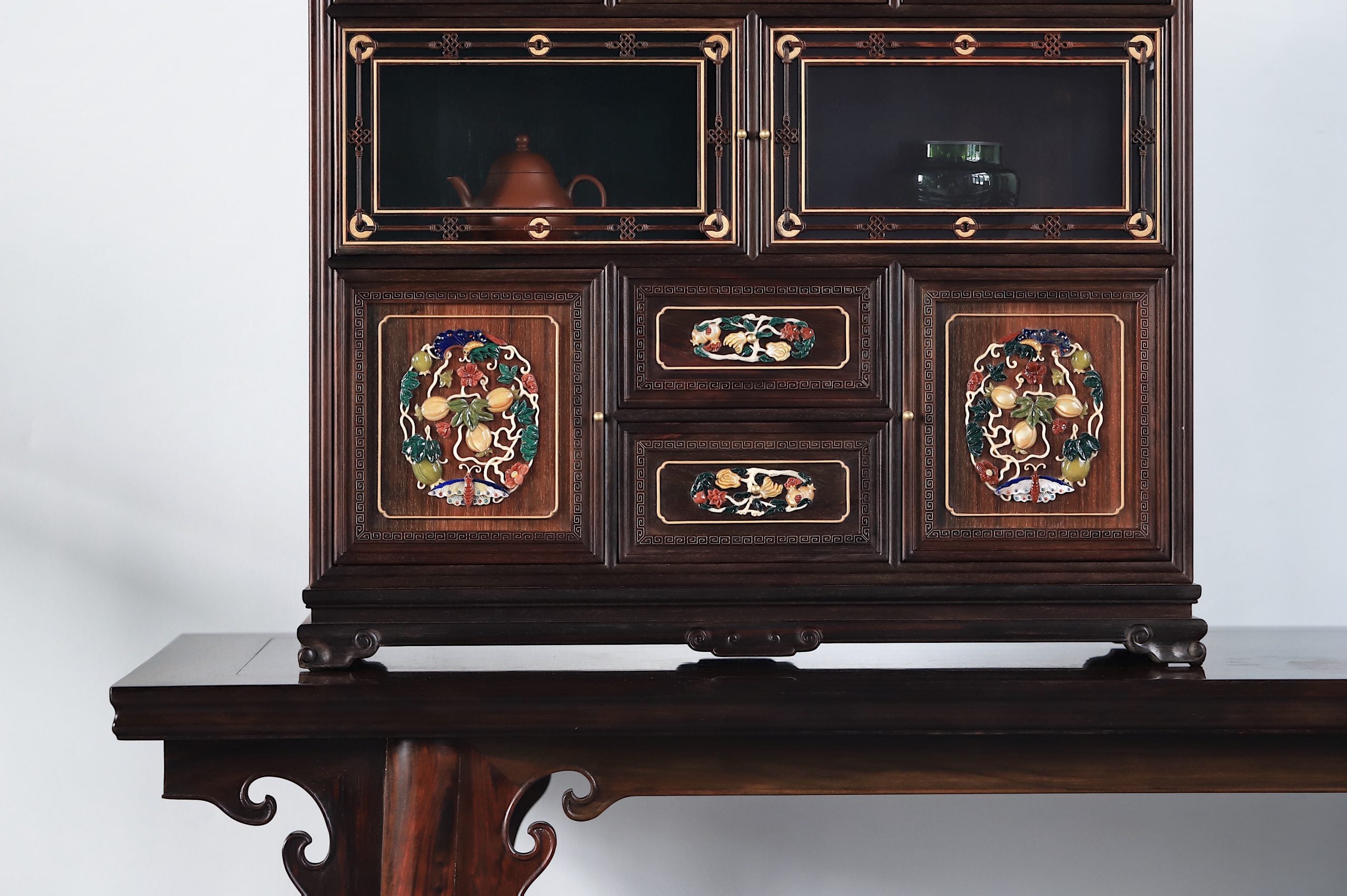 Palace replica of a multi-treasure cabinet with melon and butterfly patterns