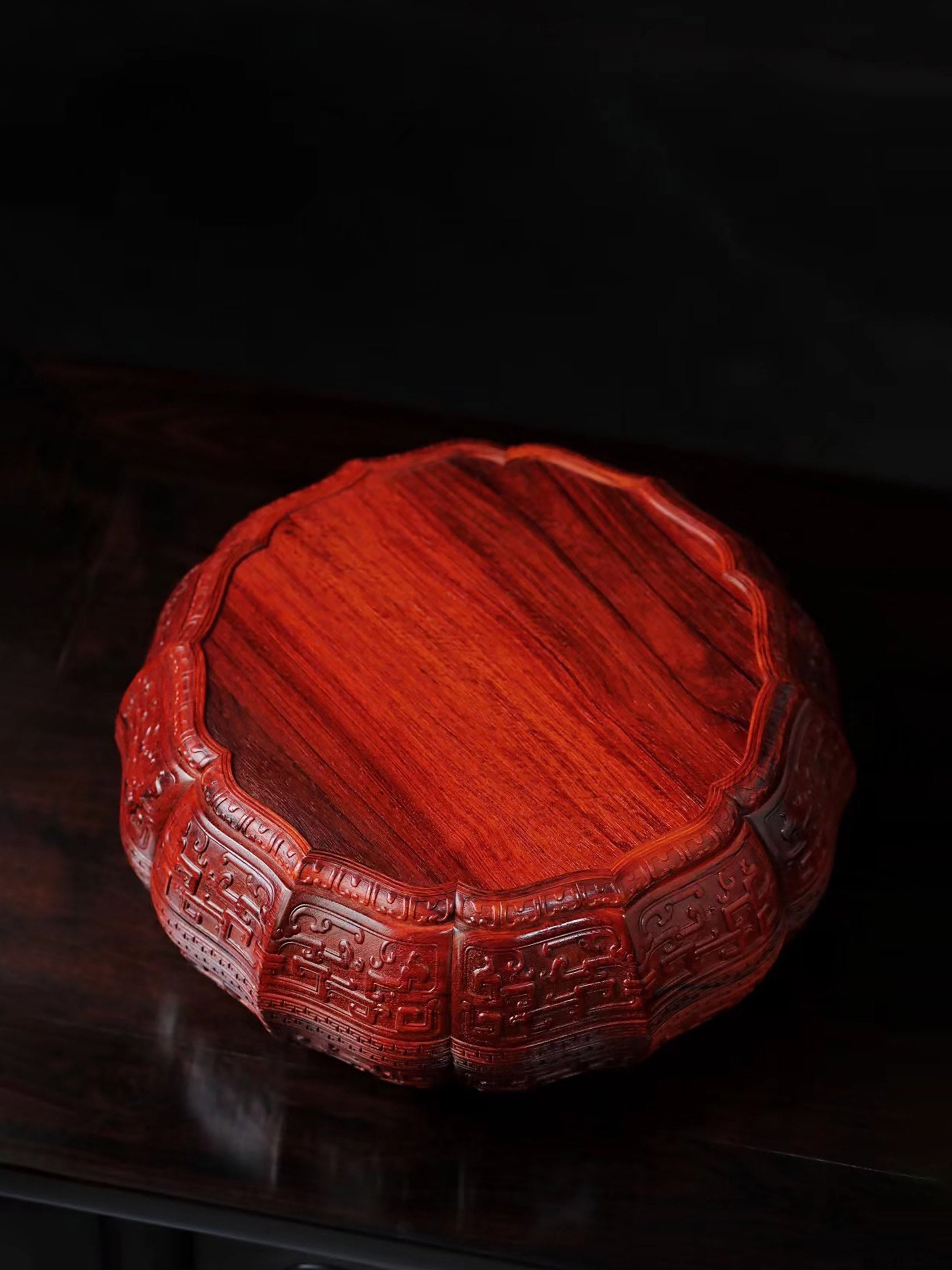 Small-leaf sandalwood carved twelve-cornered fruit box with a longevity sunflower shape