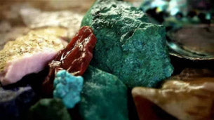 Palace replica of a multi-treasure cabinet with melon and butterfly patterns