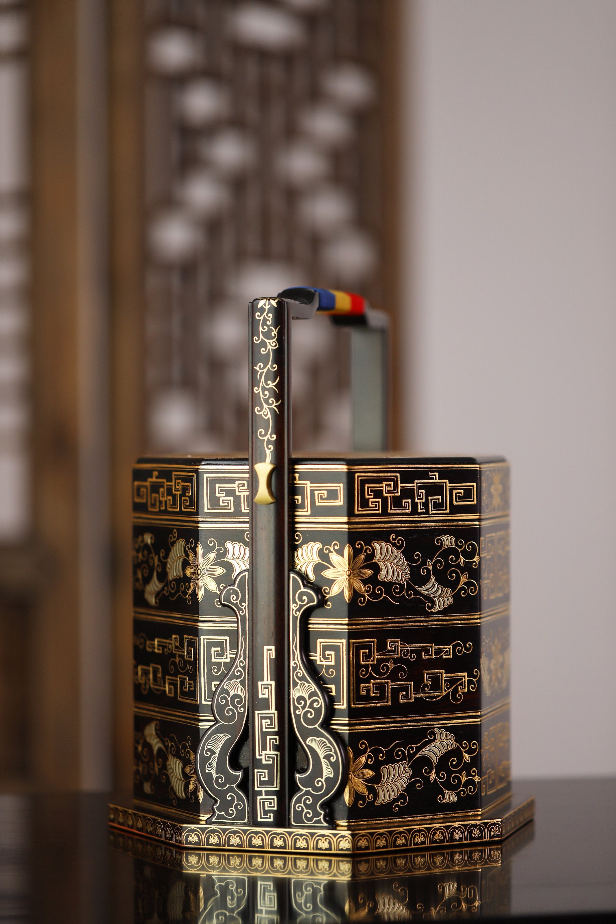 Purple sandalwood passionflower gilded octagonal carrying box