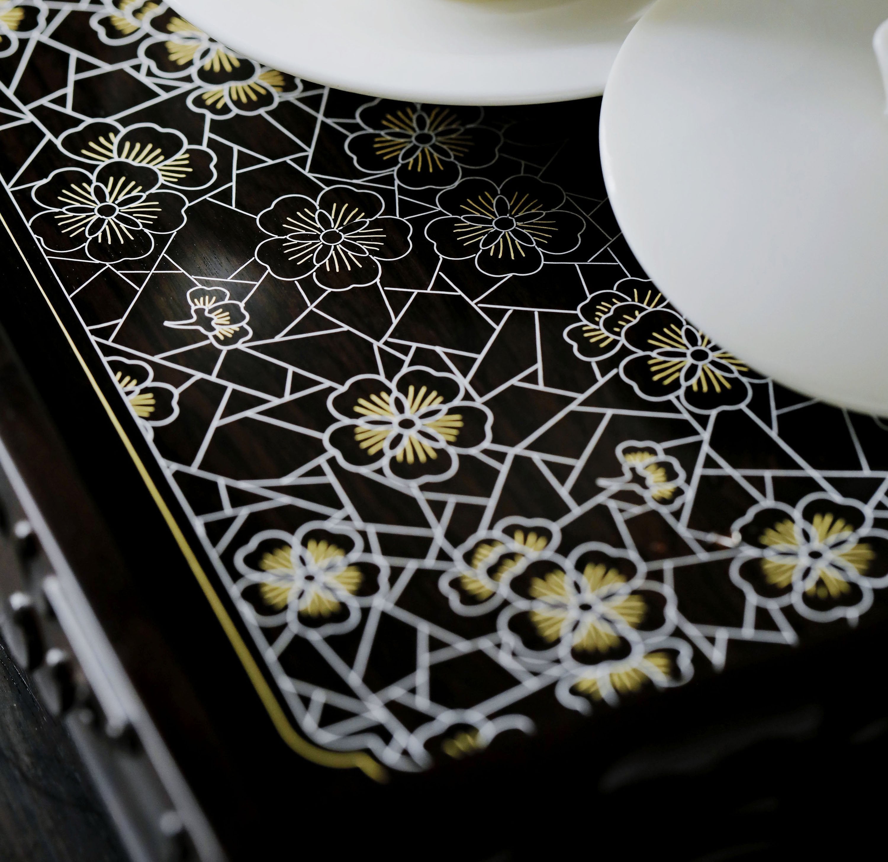 Purple sandalwood tray inlaid with silver plum blossom pattern