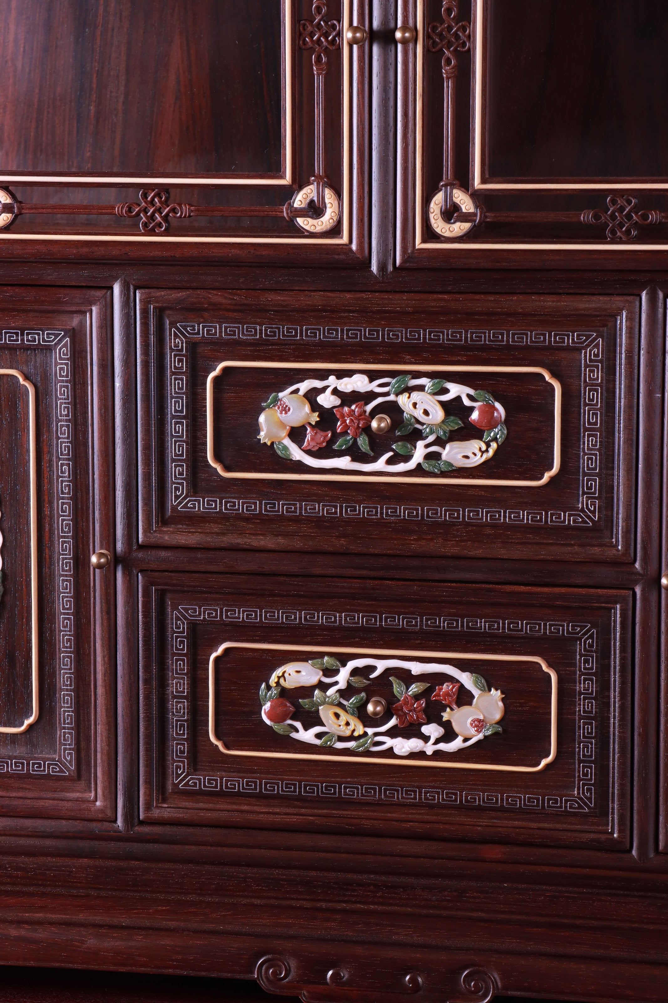Palace replica of a multi-treasure cabinet with melon and butterfly patterns