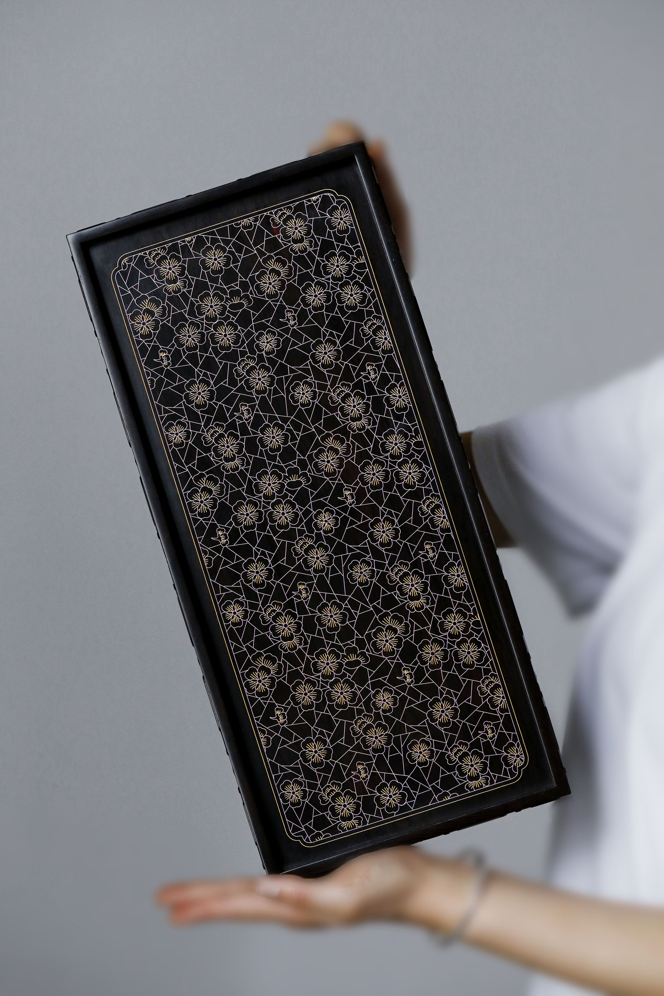 Purple sandalwood tray inlaid with silver plum blossom pattern