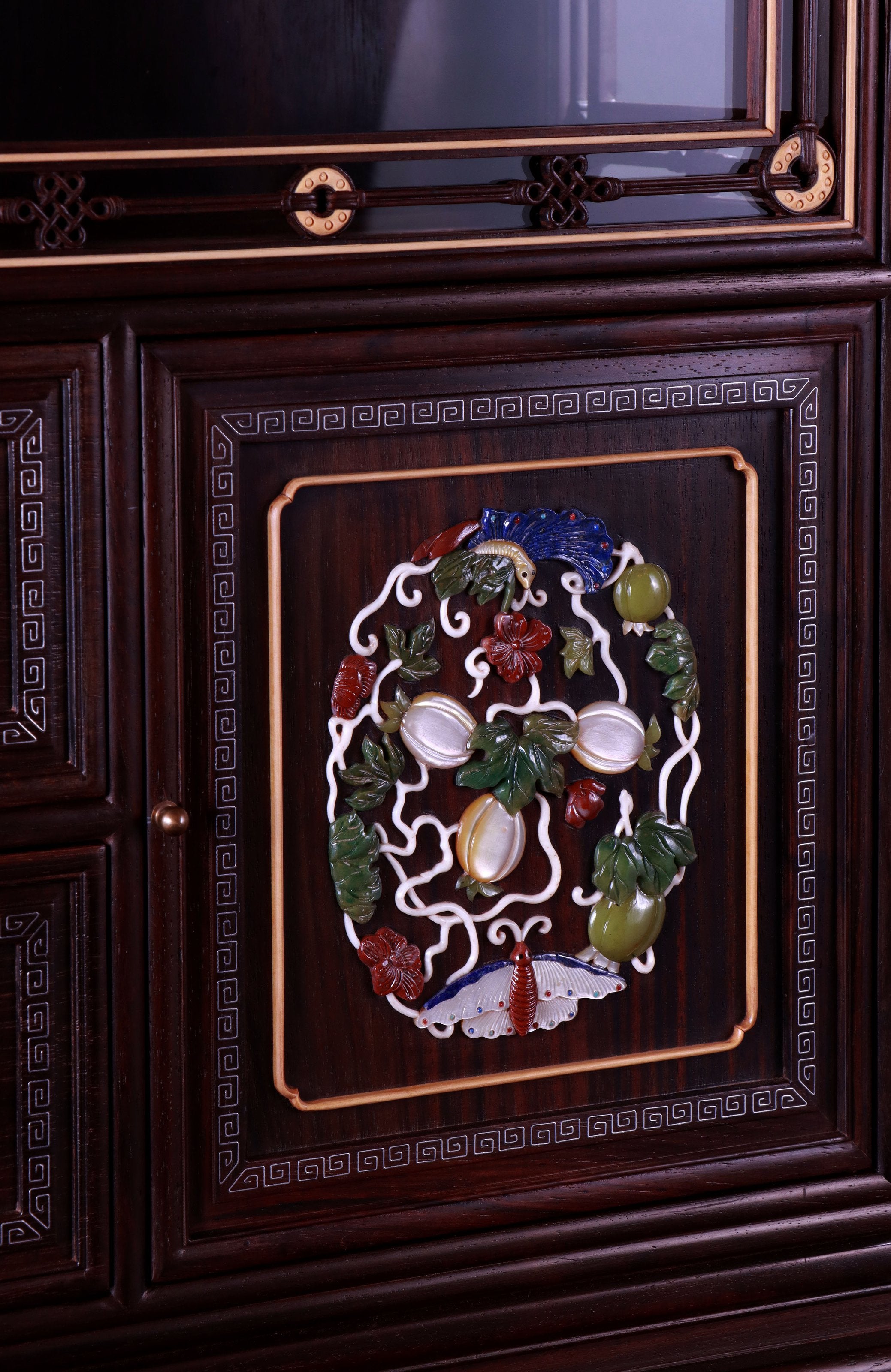Palace replica of a multi-treasure cabinet with melon and butterfly patterns