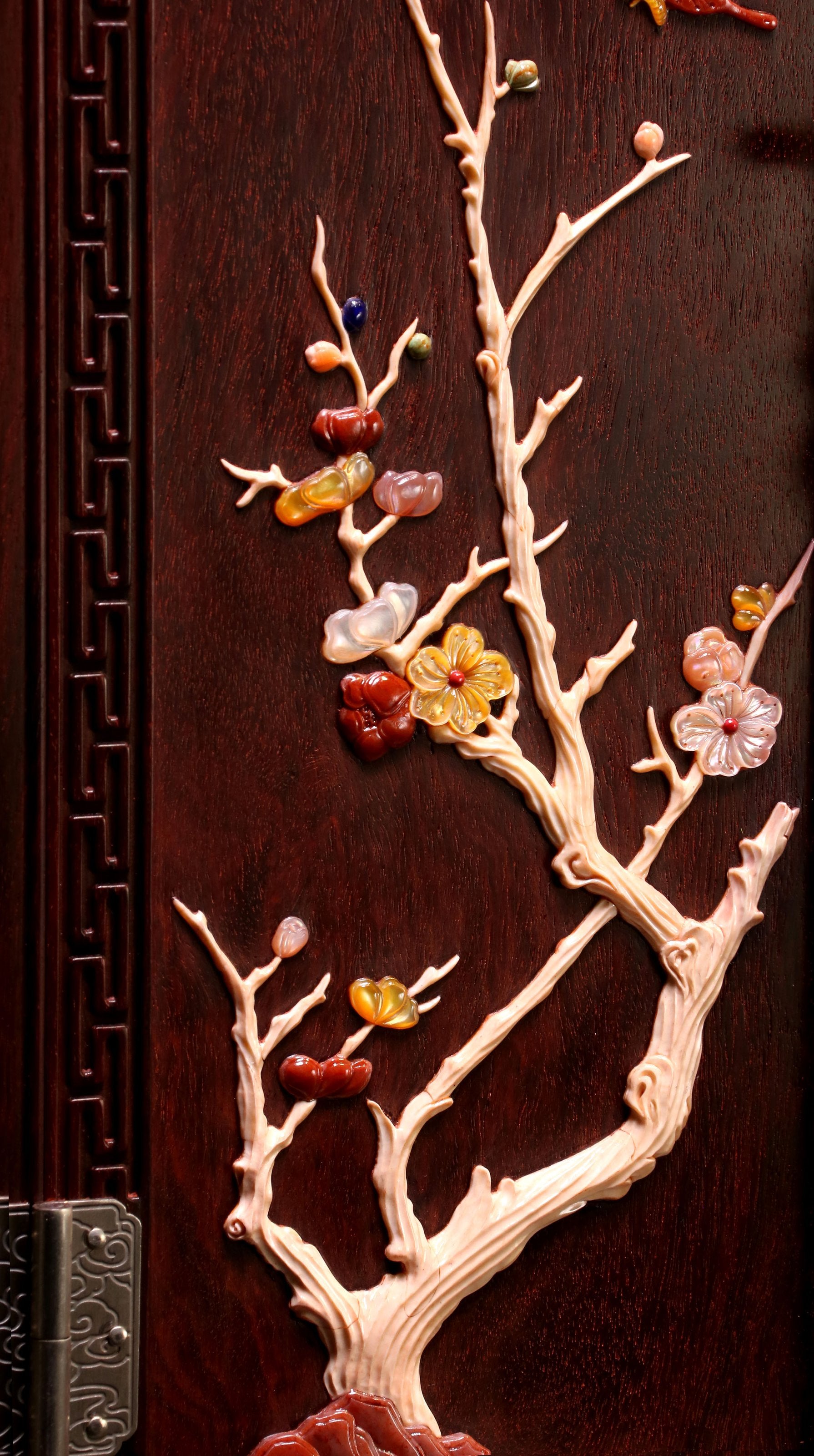 Rosewood Tea Cabinet Inlaid with Treasures and Double Purity Design