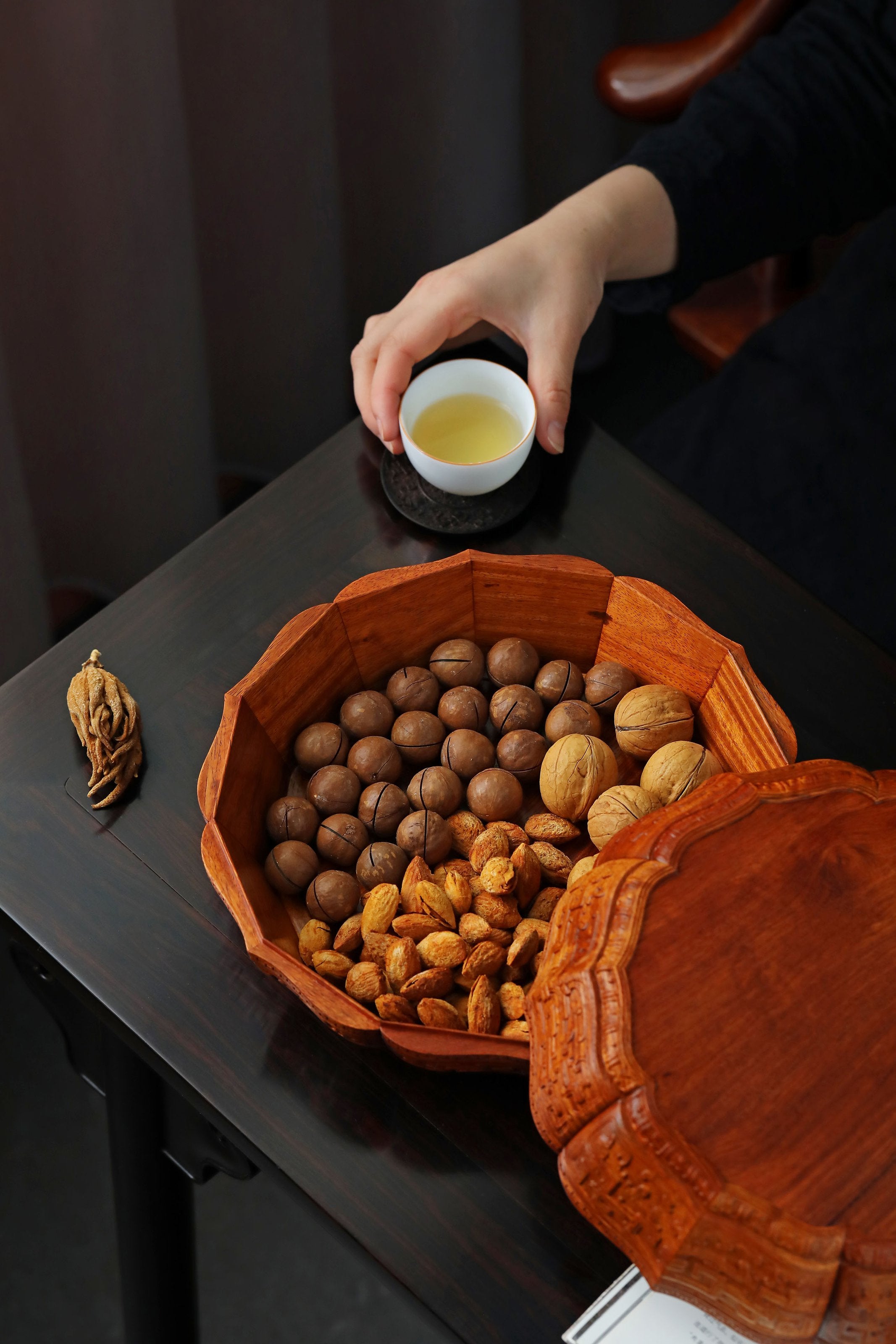 Purple sandalwood/Burmese carved twelve-cornered fruit box with a longevity sunflower shape