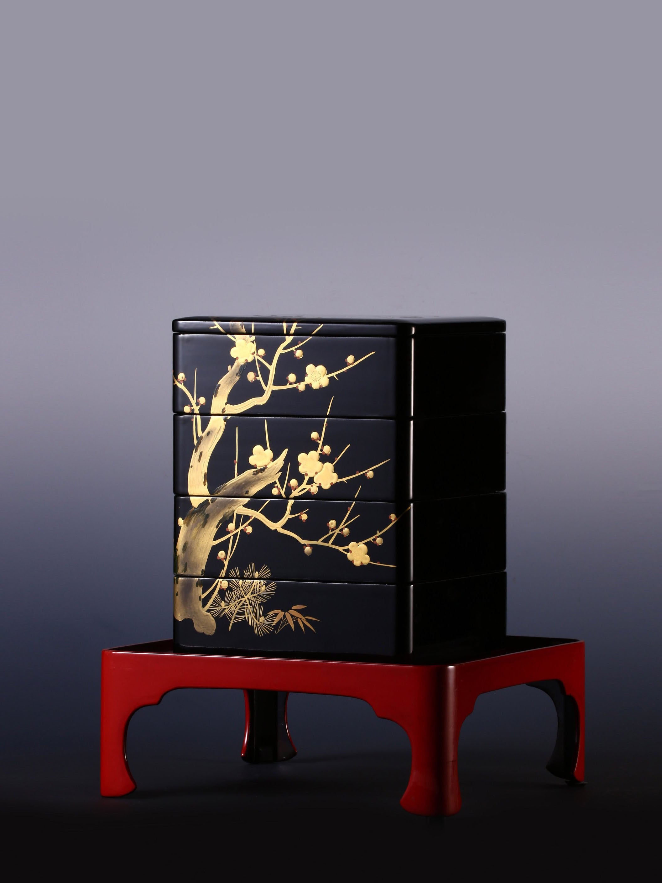 Japanese "Braving Snow and Frost" Lacquerware Box