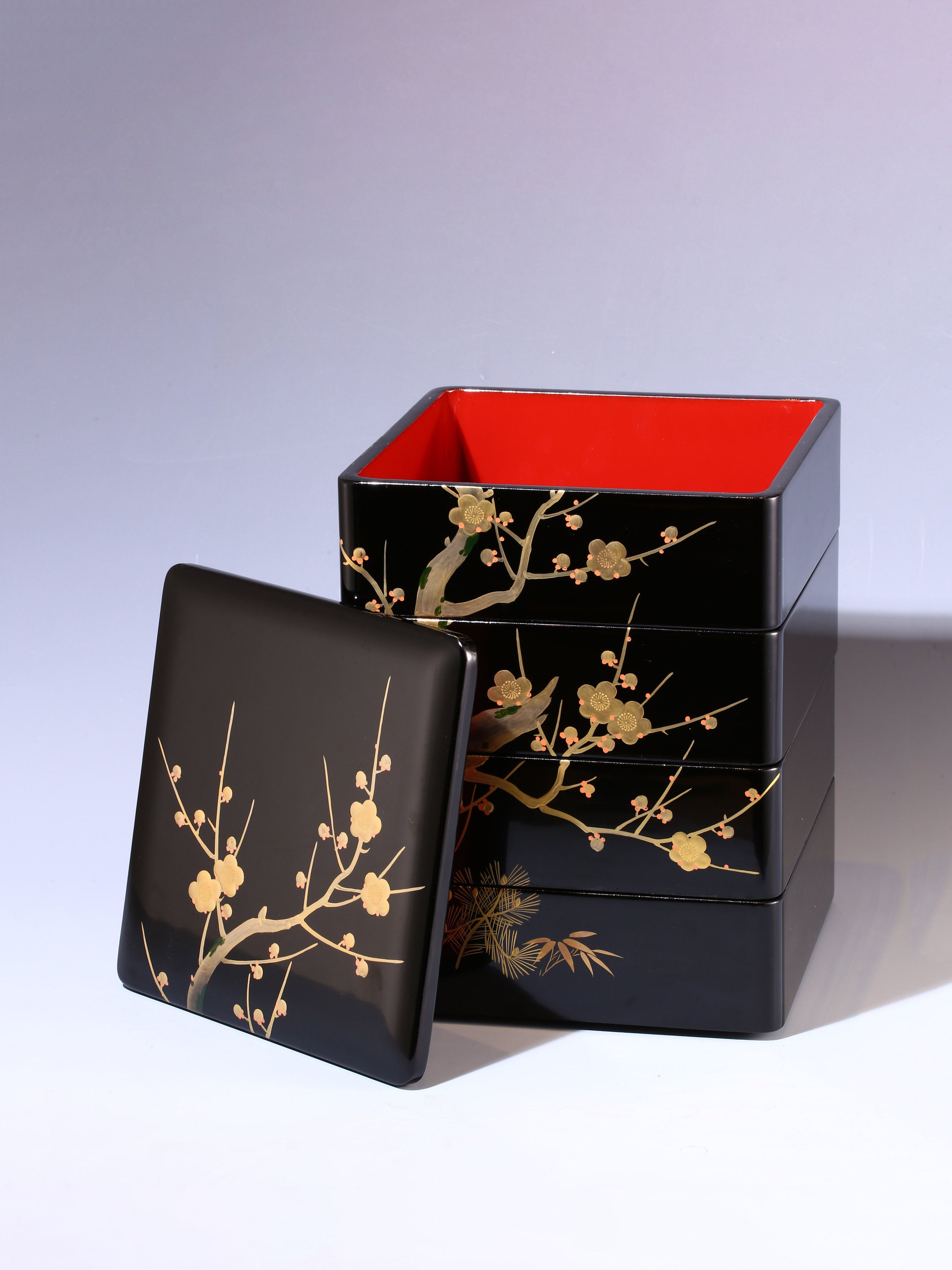 Japanese "Braving Snow and Frost" Lacquerware Box