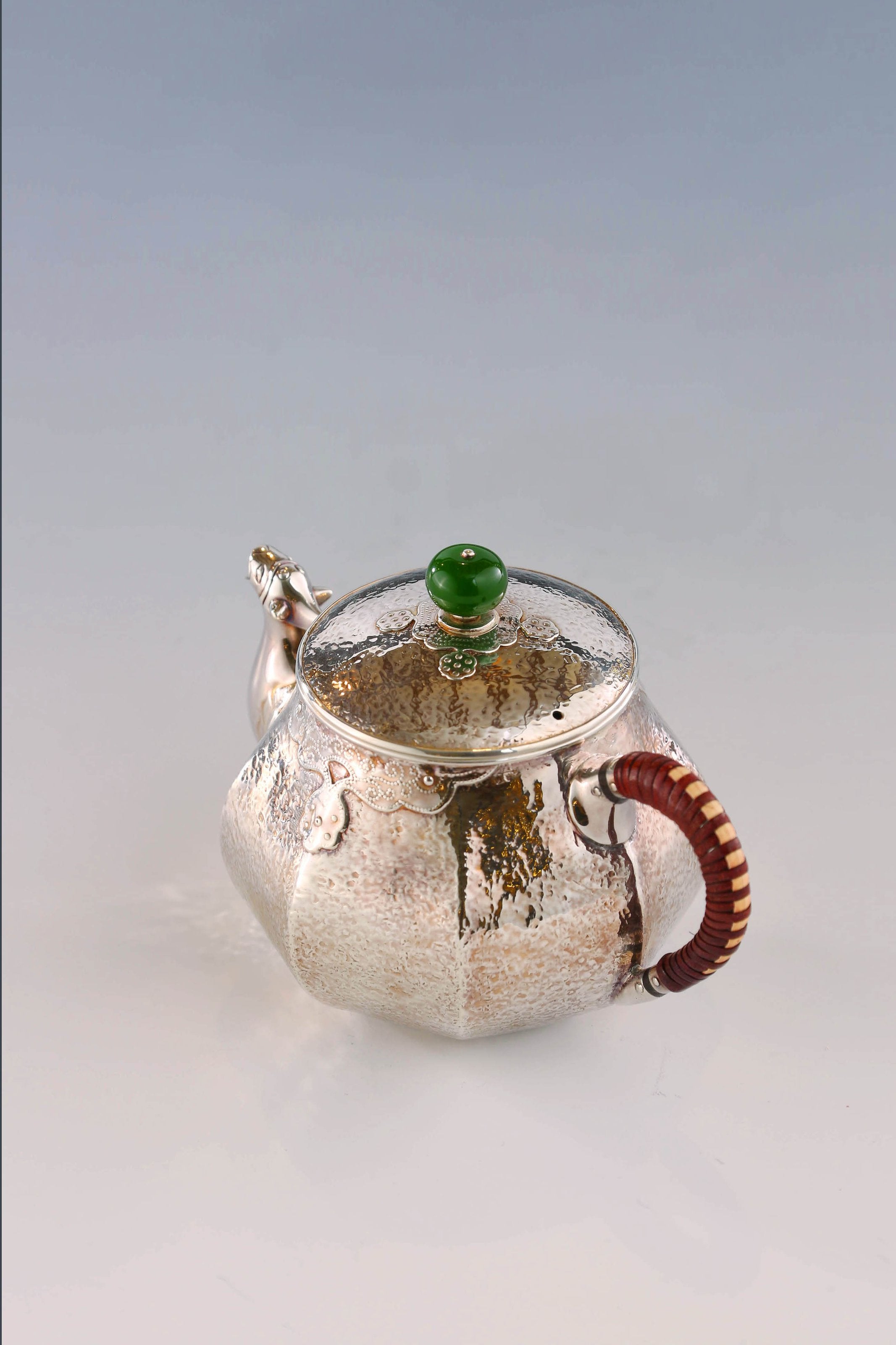 Eight-sided beast-mouth cloud shoulder