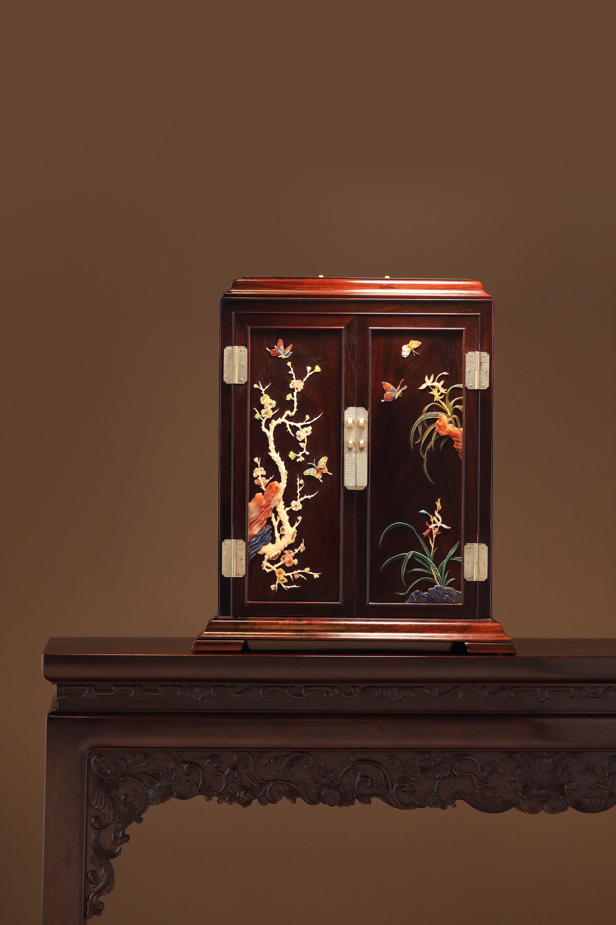 Rosewood Tea Cabinet Inlaid with Treasures and Double Purity Design