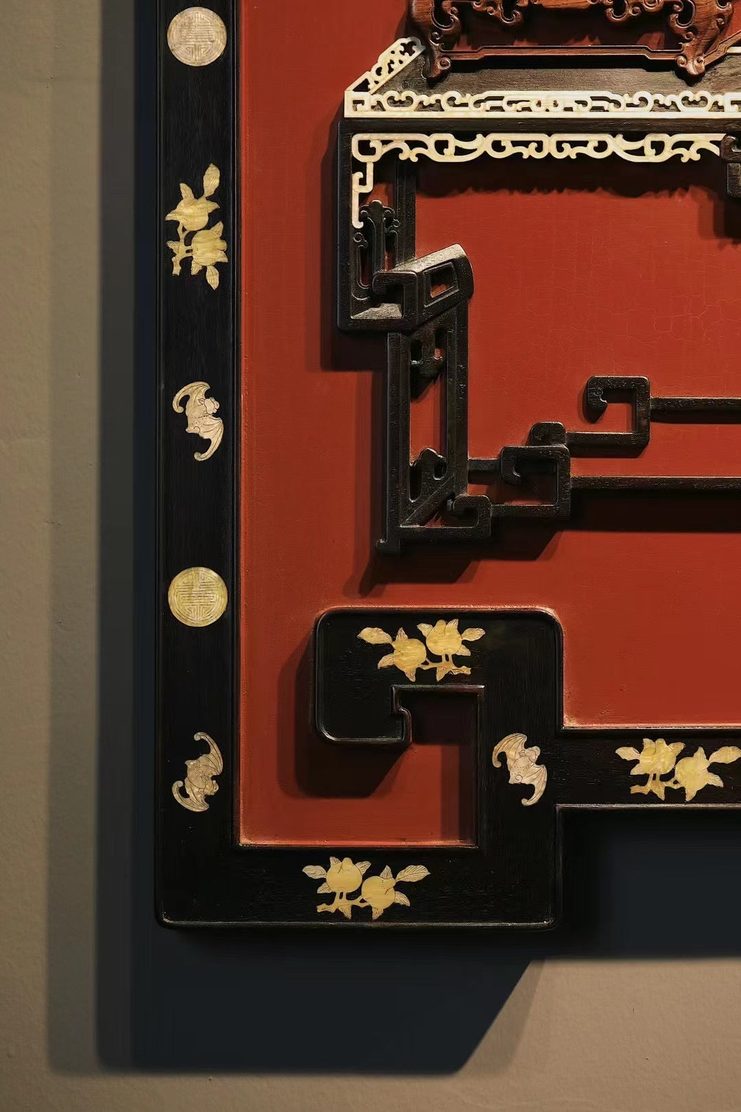 Inlaid hanging screen