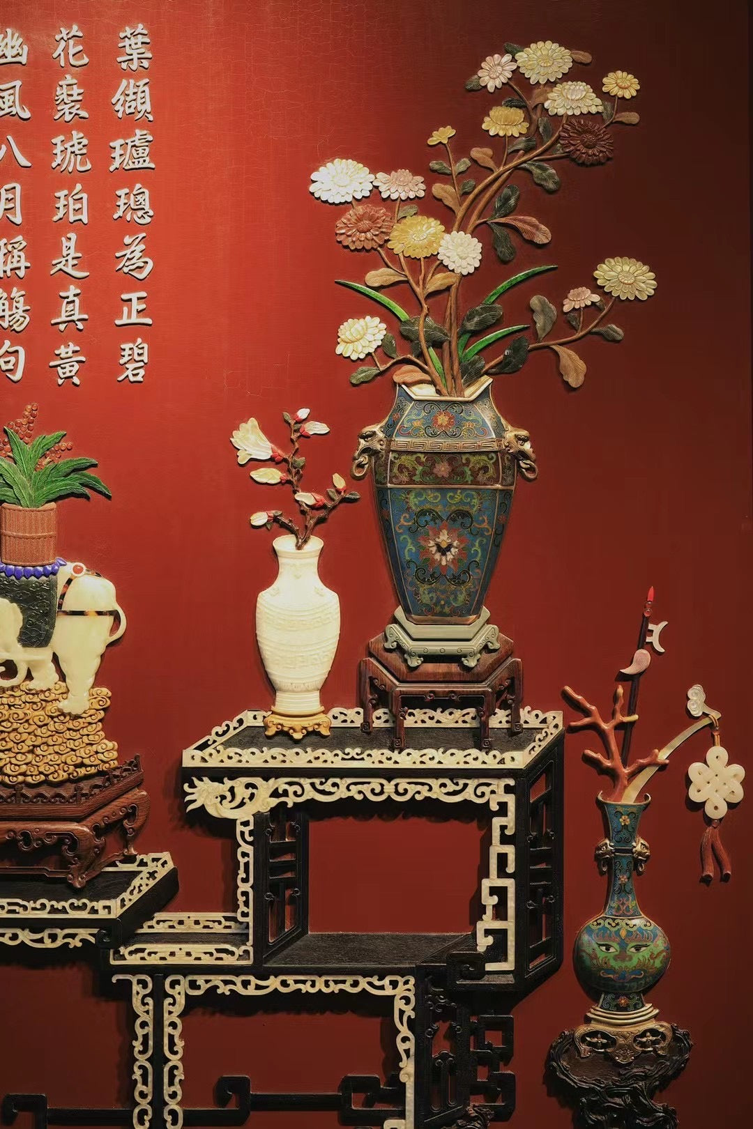 Inlaid hanging screen