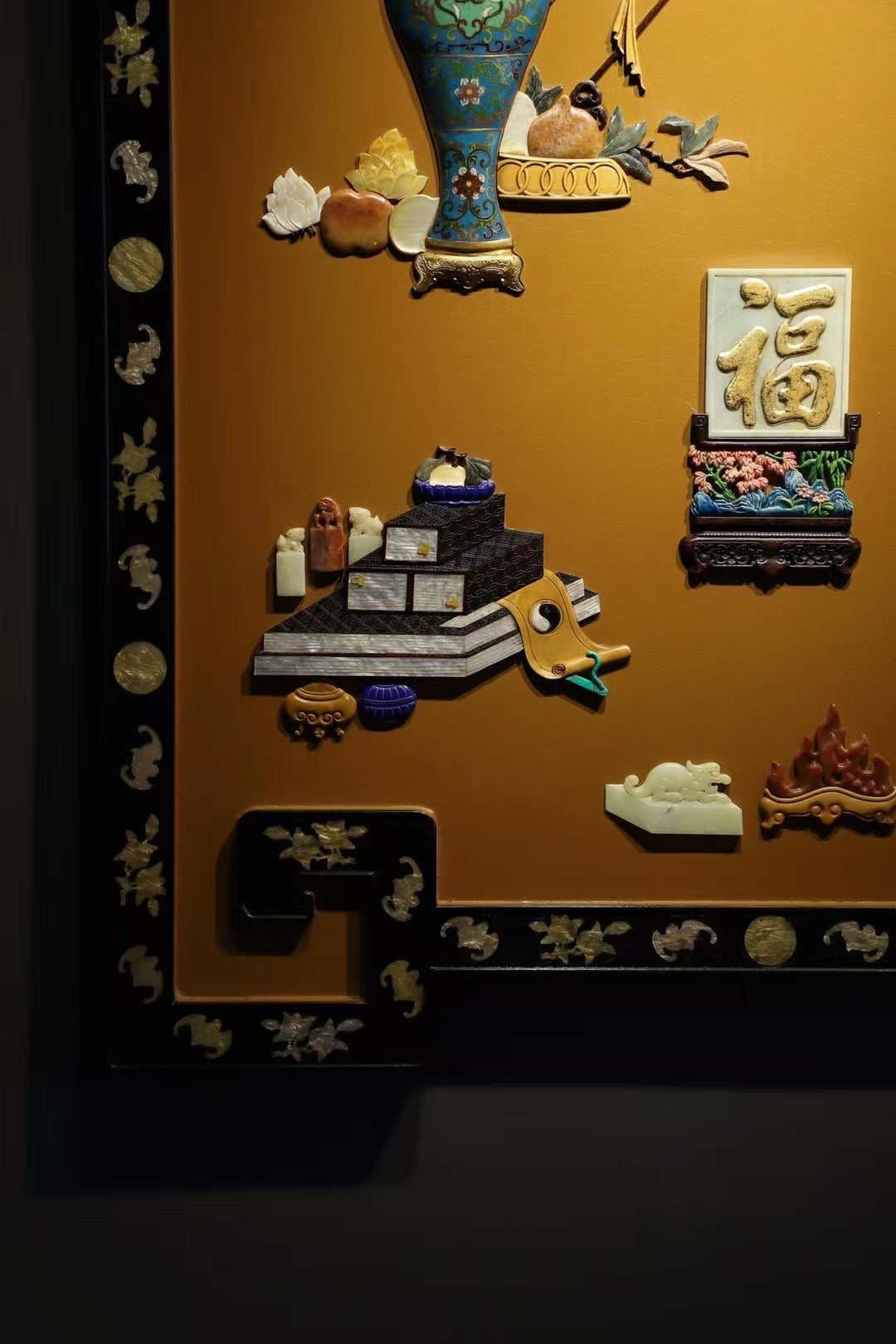 Inlaid hanging screen