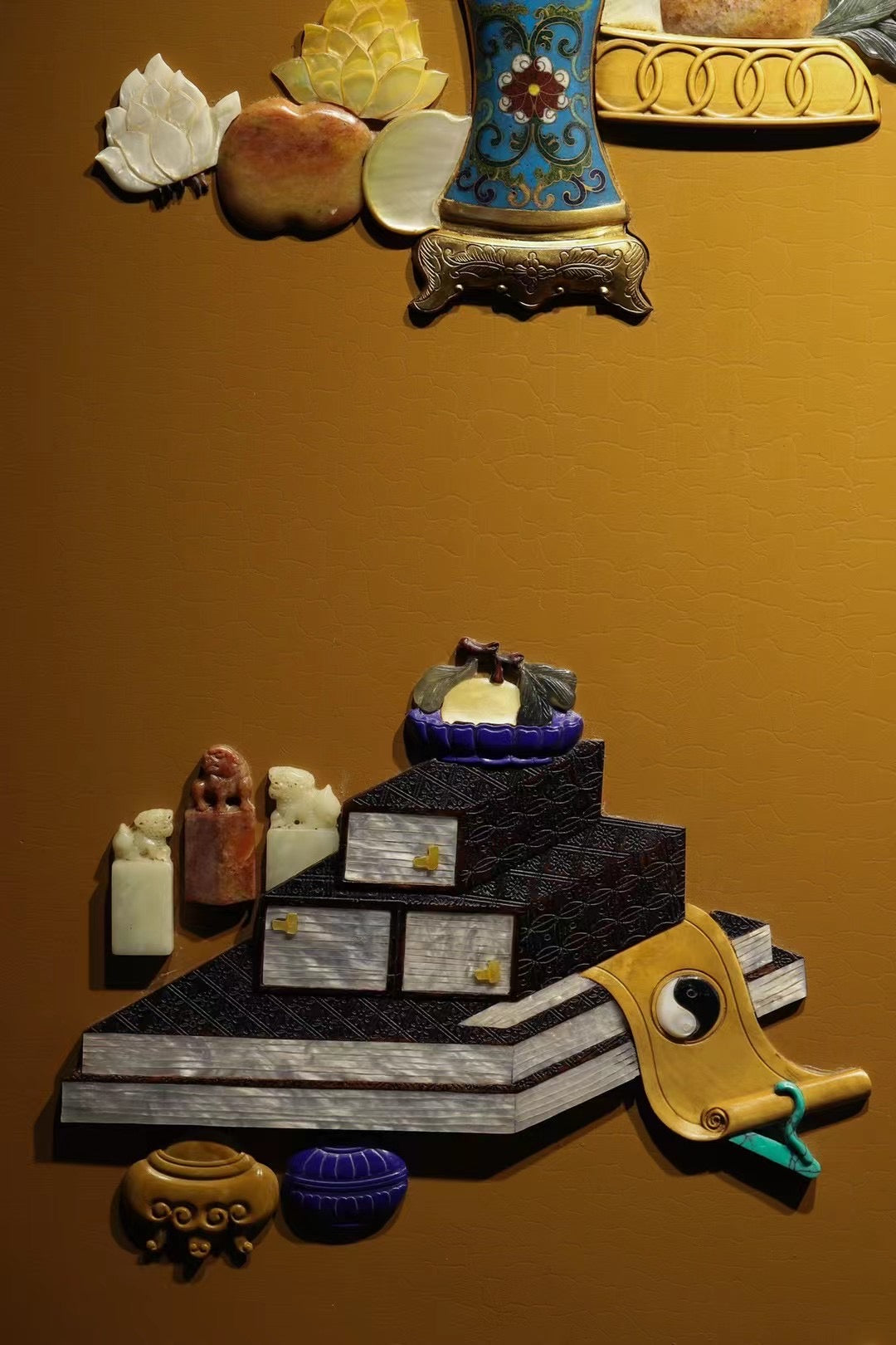 Inlaid hanging screen