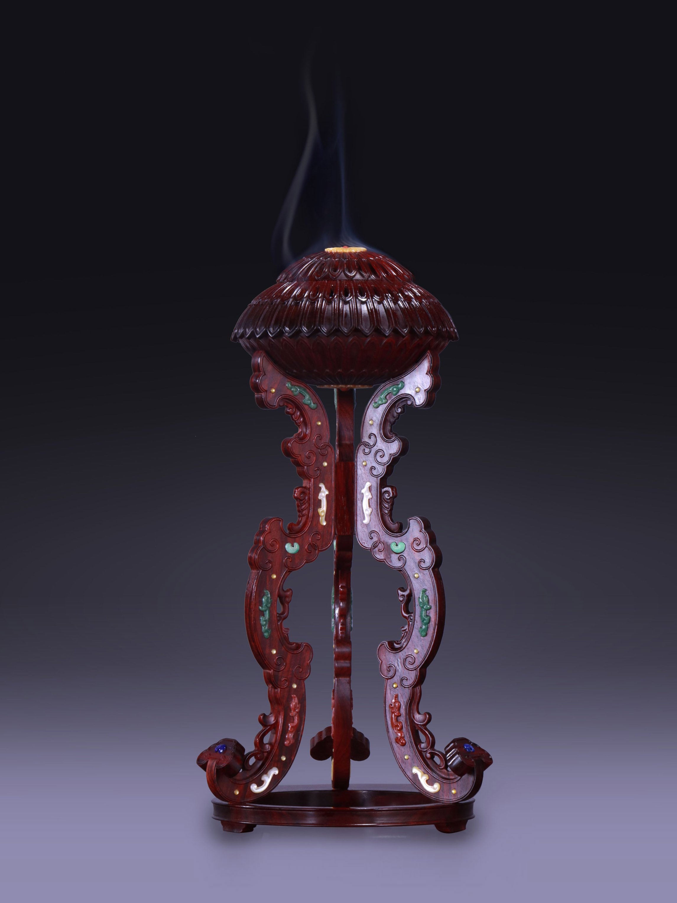 Small-leaf sandalwood incense burner inlaid with kui-phoenix patterns and chrysanthemum petal design