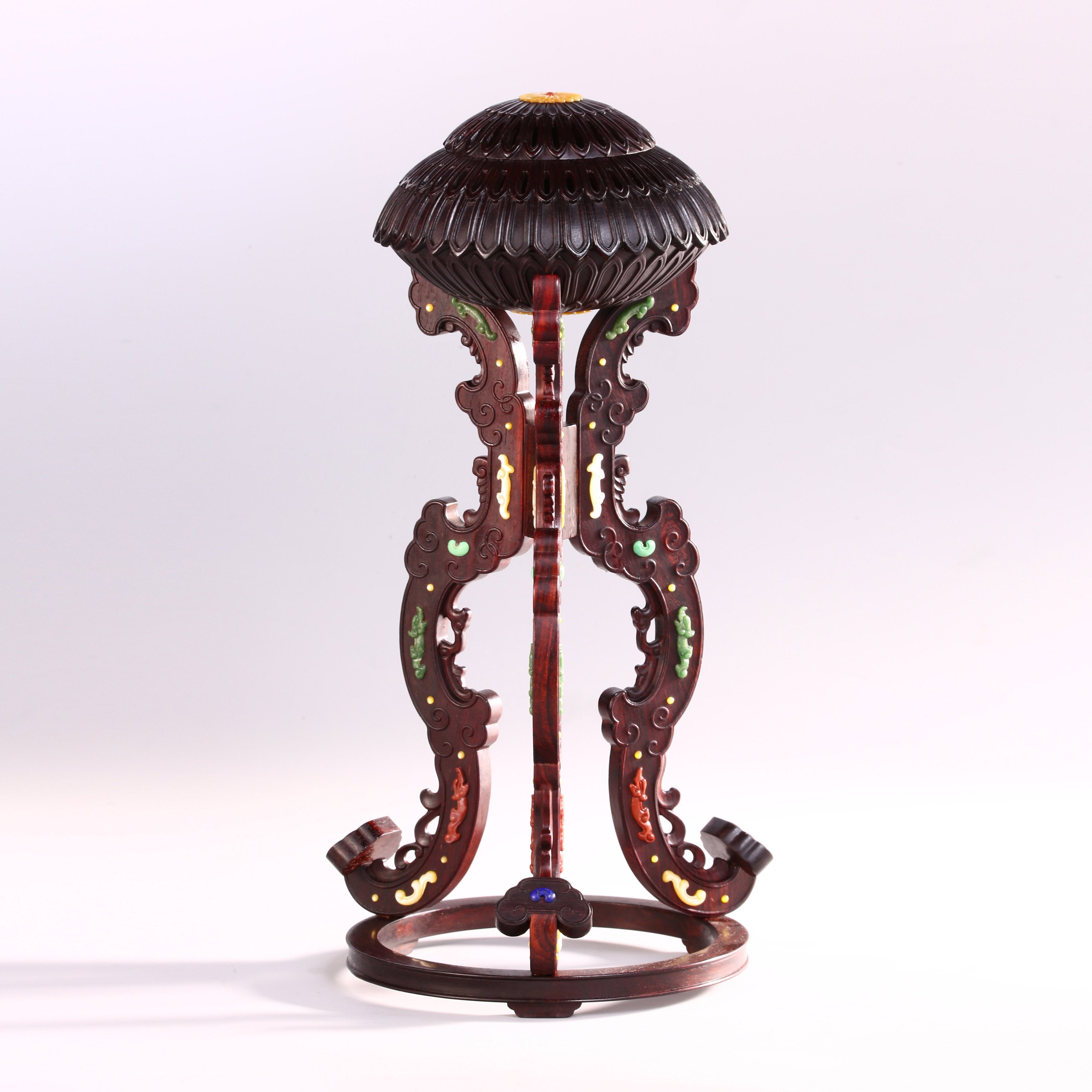 Small-leaf sandalwood incense burner inlaid with kui-phoenix patterns and chrysanthemum petal design