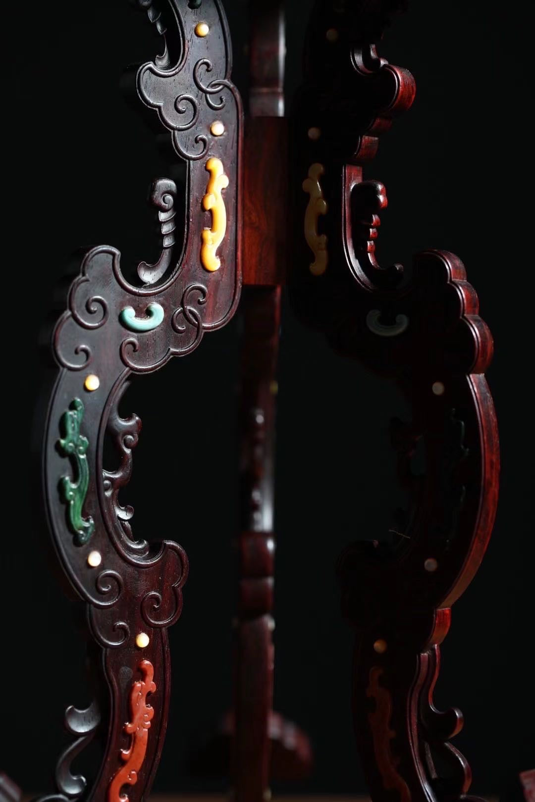 Small-leaf sandalwood incense burner inlaid with kui-phoenix patterns and chrysanthemum petal design