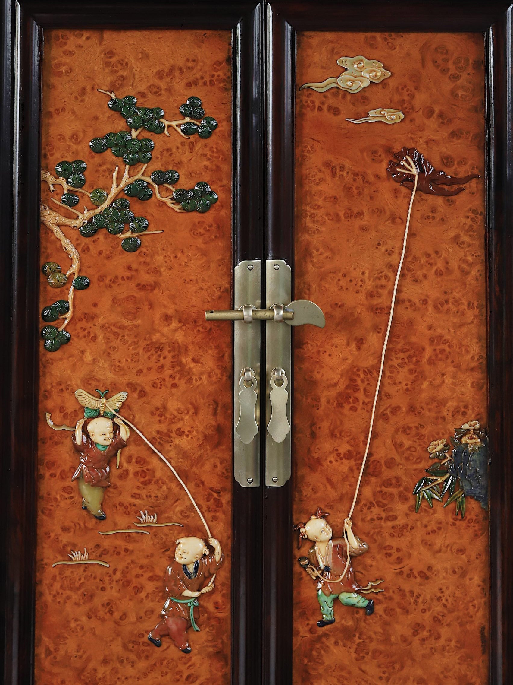 Rosewood inlaid with burl wood and other precious materials, rounded corner sideboard for tea.