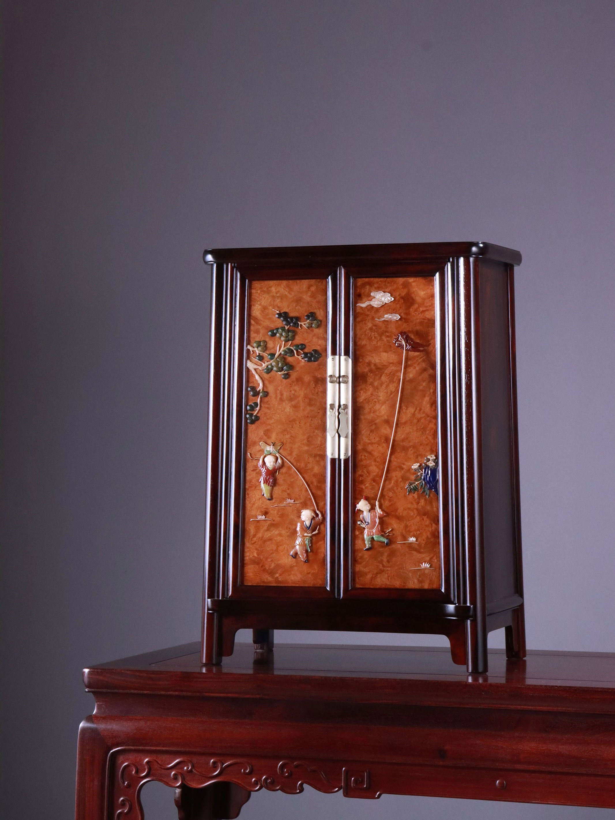 Rosewood inlaid with burl wood and other precious materials, rounded corner sideboard for tea.