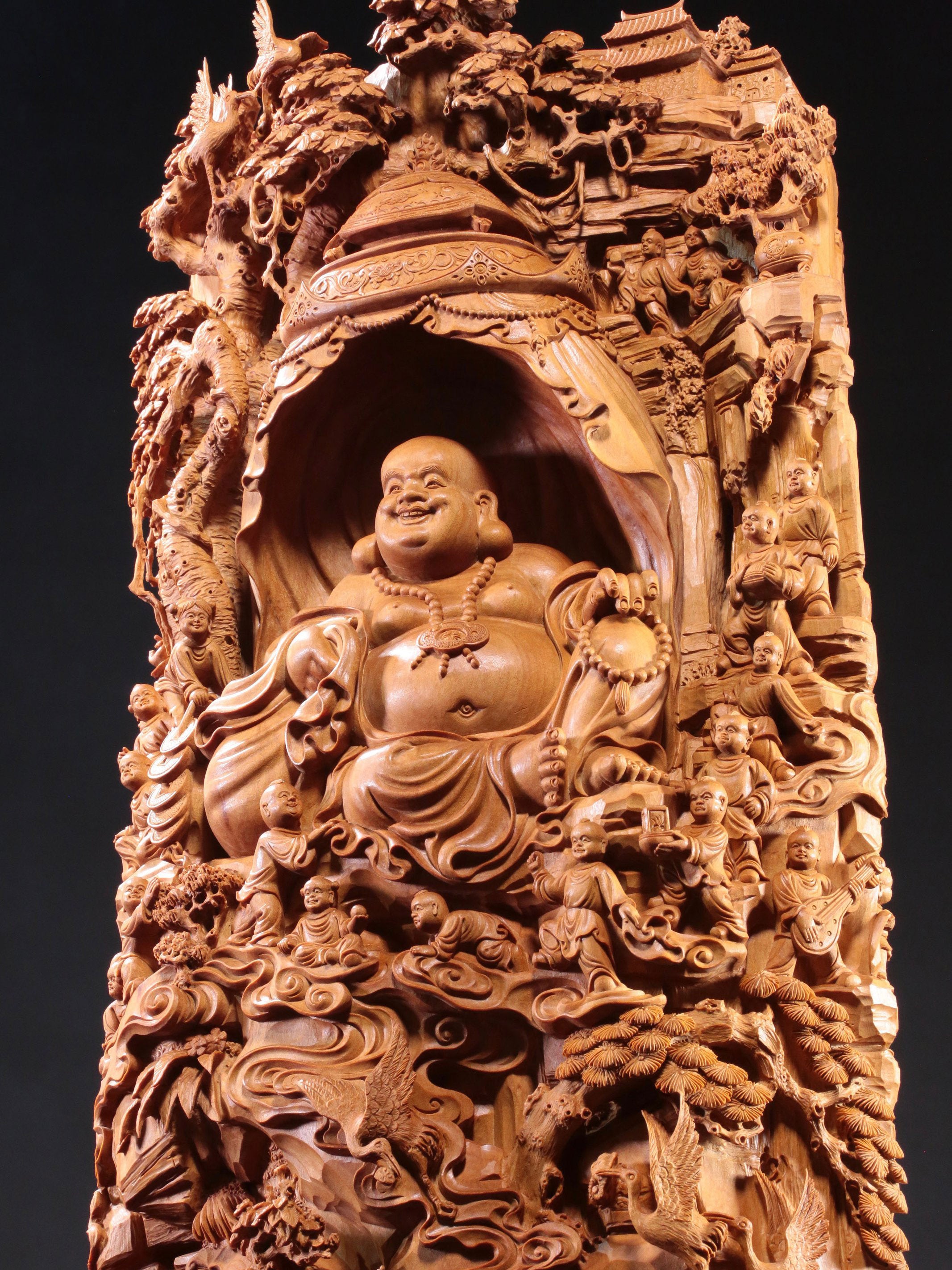 Old Mountain Sandalwood, a Hundred Children Celebrate Maitreya