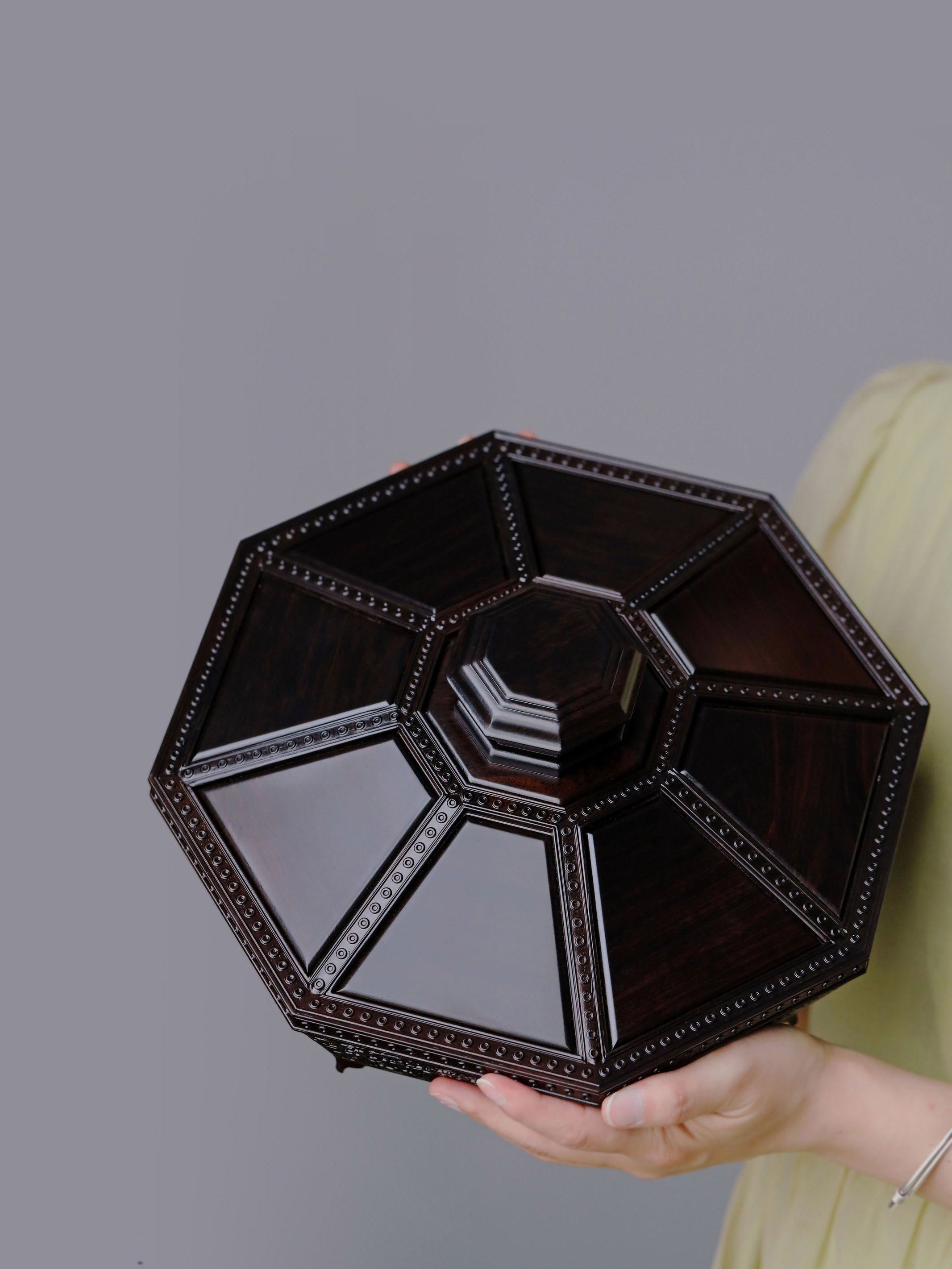 Purple sandalwood plain eight-treasure fruit box