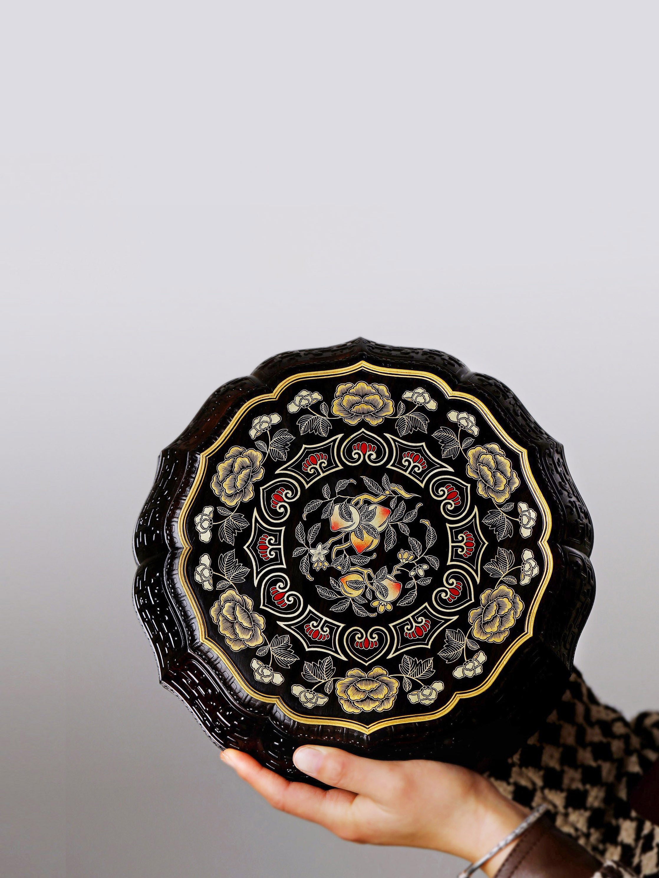 Purple sandalwood twelve-cornered fruit box symbolizing wealth and longevity