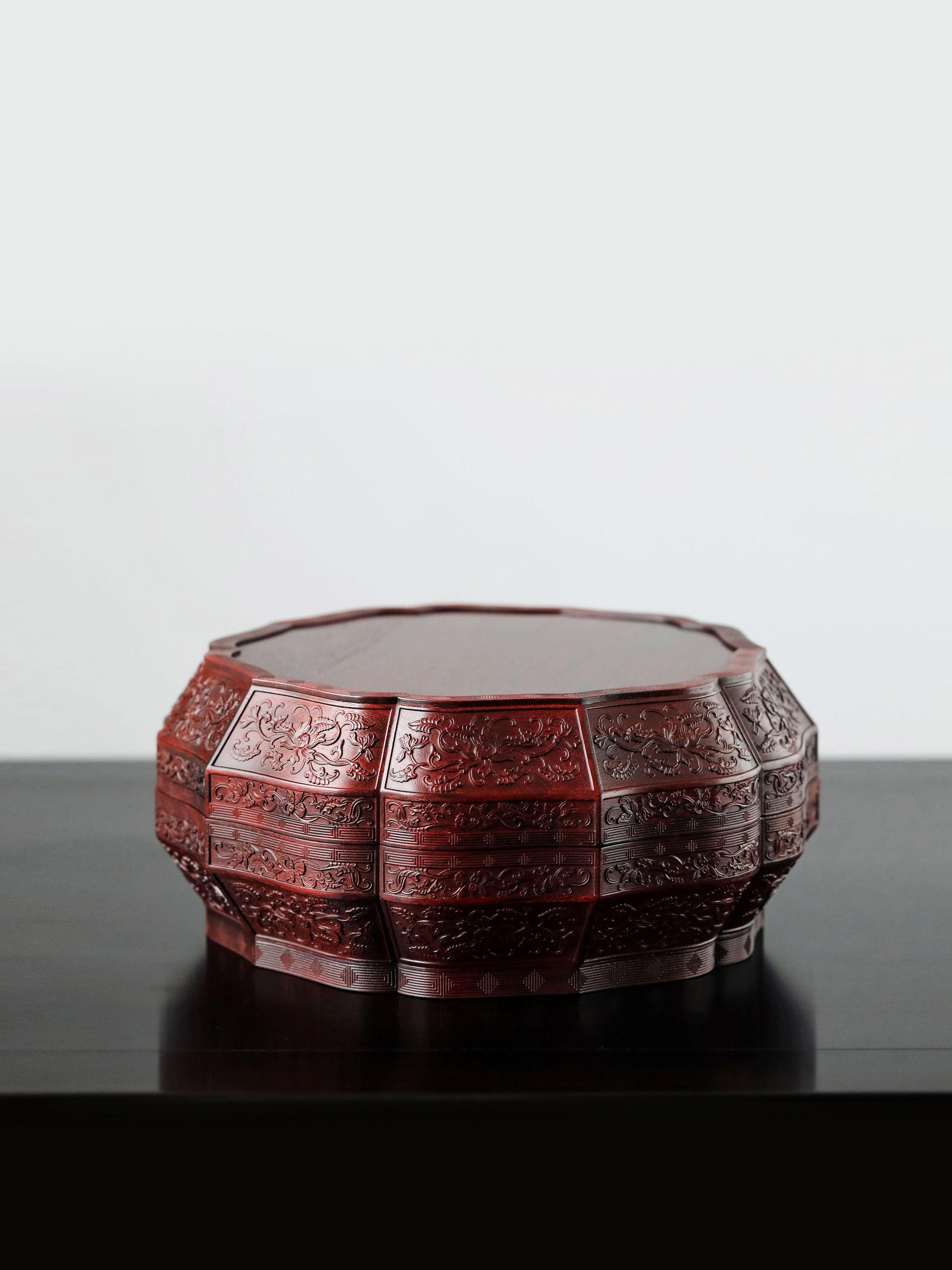 Small-leaf sandalwood carved twelve-cornered fruit box with a longevity sunflower shape