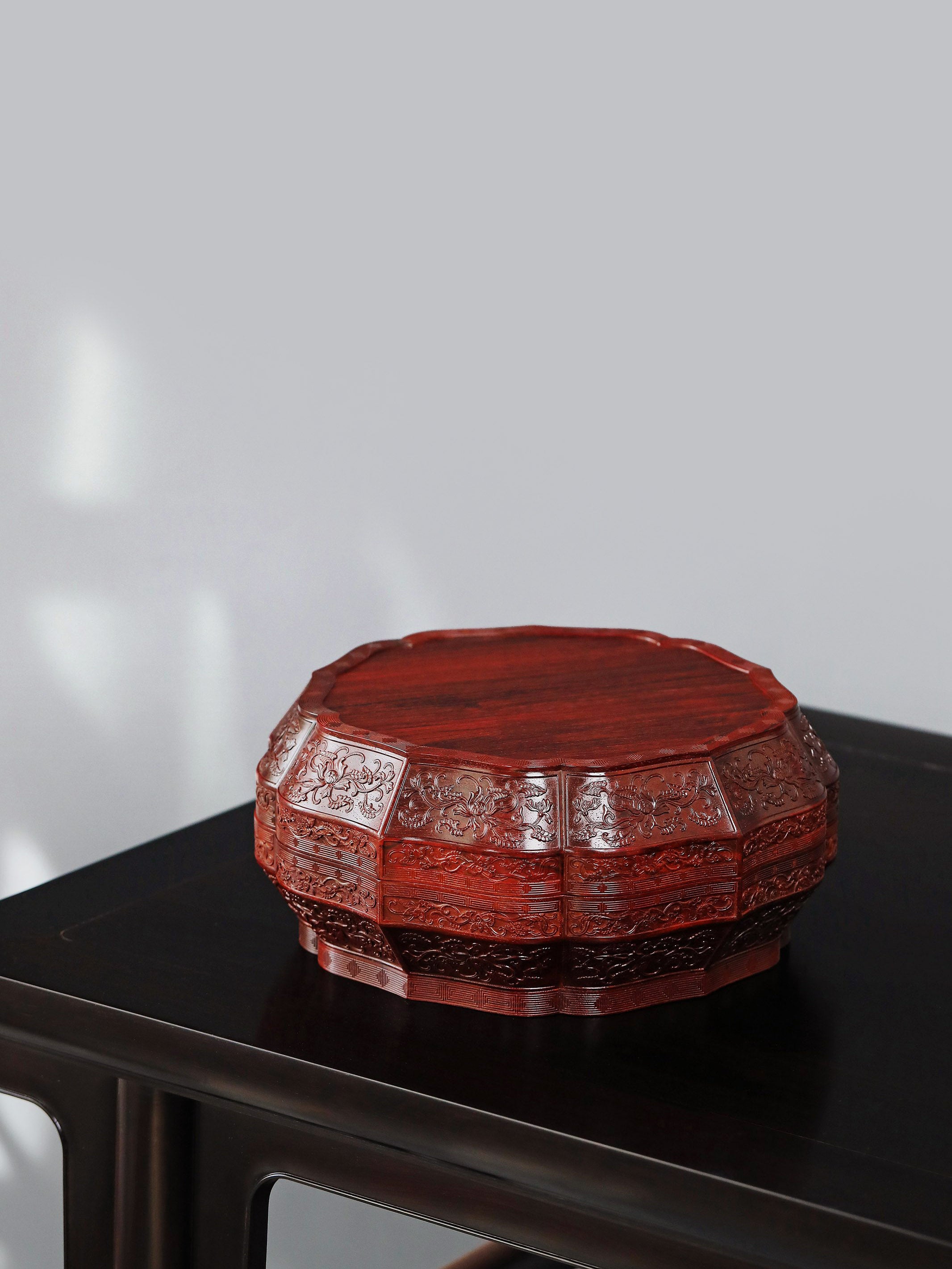 Small-leaf sandalwood carved twelve-cornered fruit box with a longevity sunflower shape