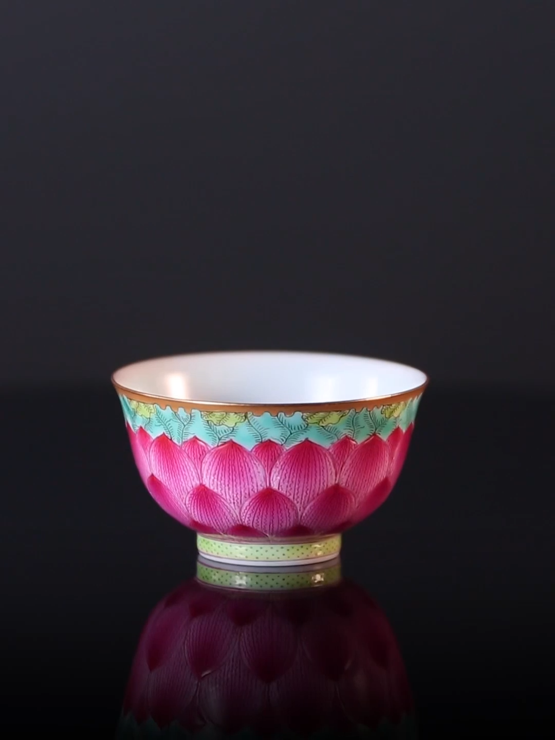 Dayazhai Jade Lotus Pattern Famille Rose Covered Bowl and Tea Cup