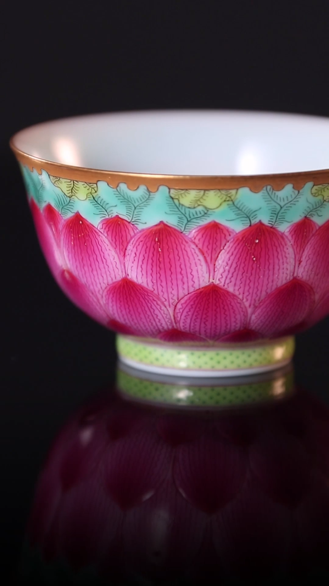 Dayazhai Jade Lotus Pattern Famille Rose Covered Bowl and Tea Cup