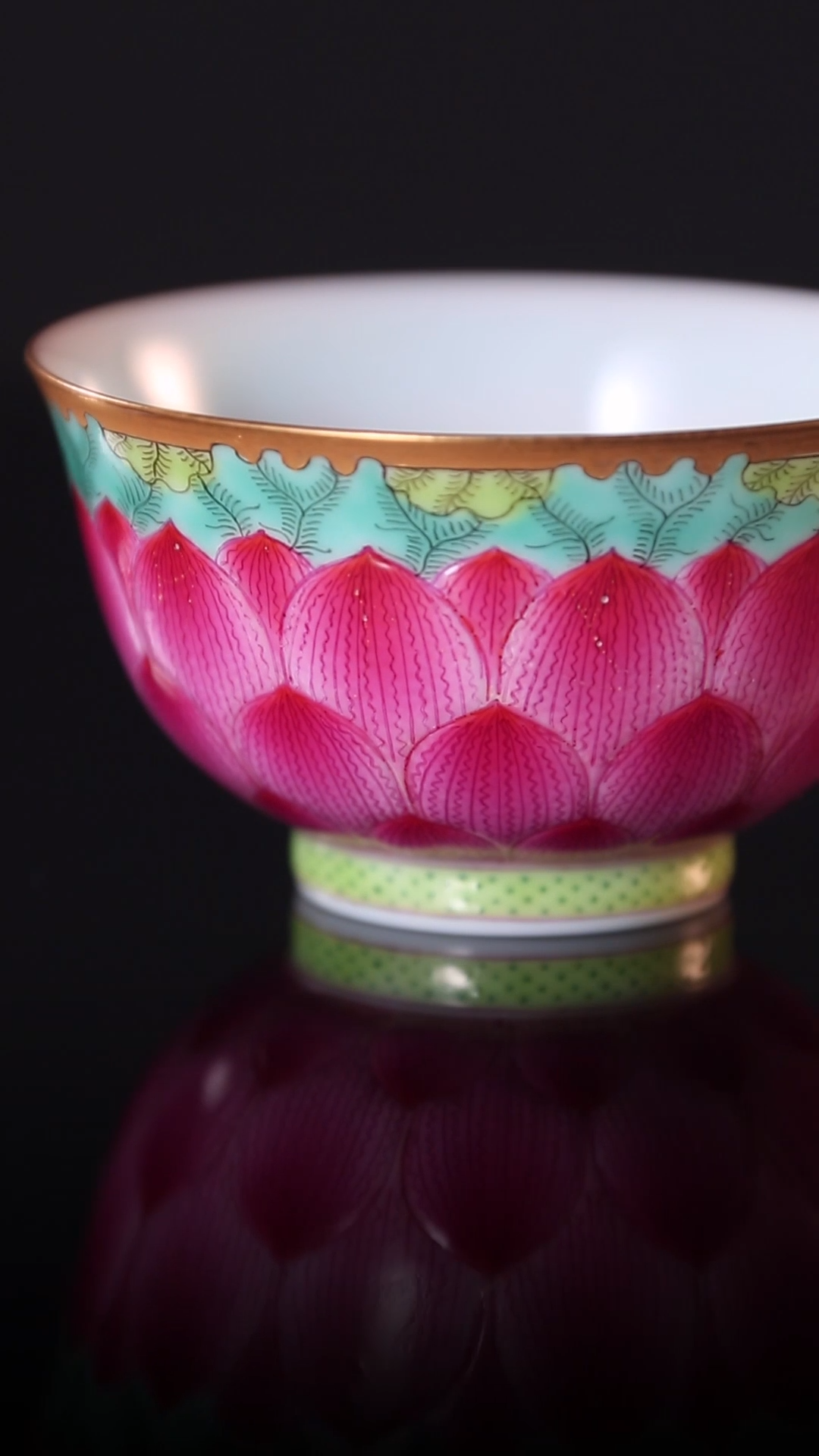 Dayazhai Jade Lotus Pattern Famille Rose Covered Bowl and Tea Cup