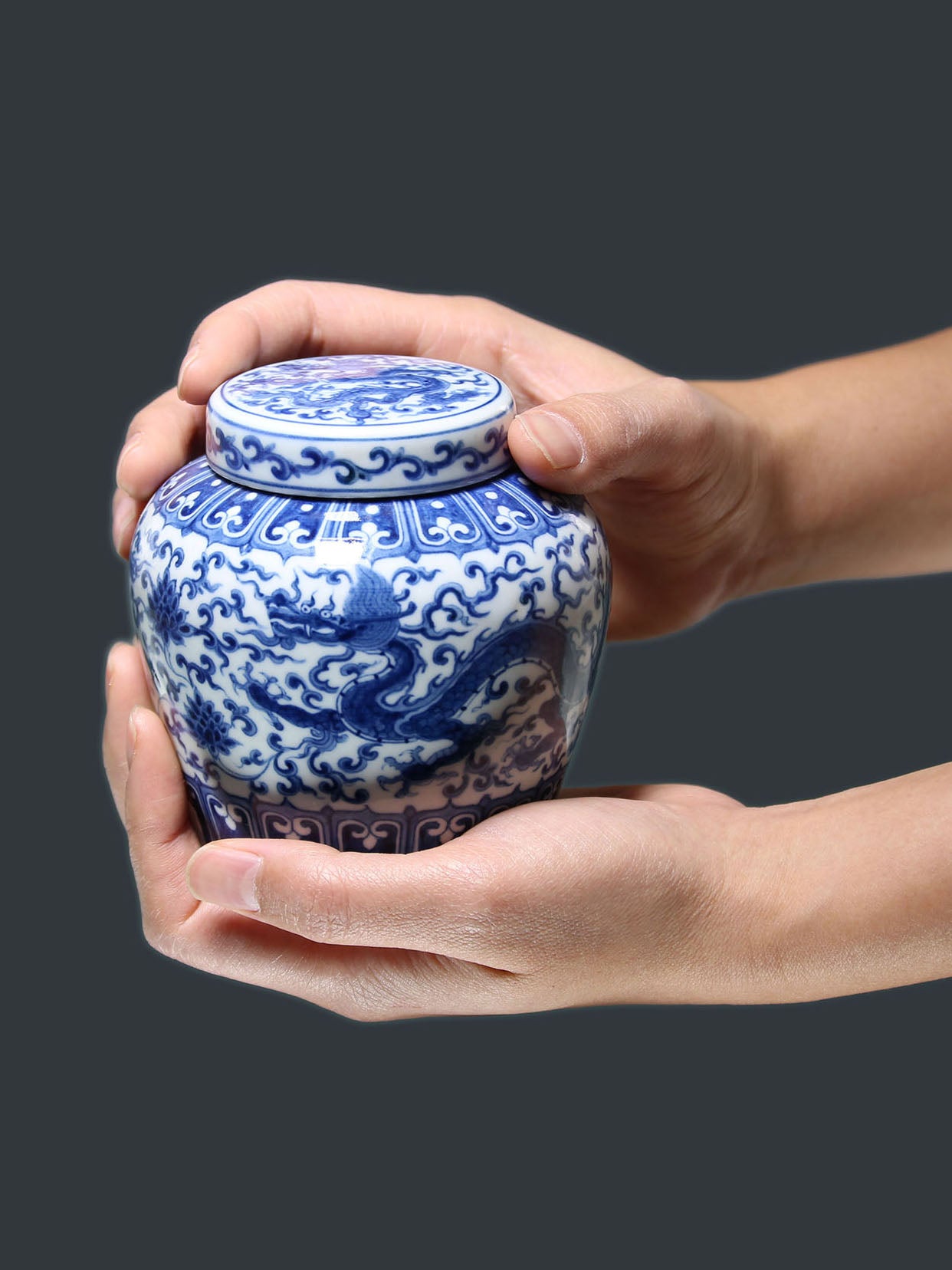 Blue and white porcelain tea canister with dragon design
