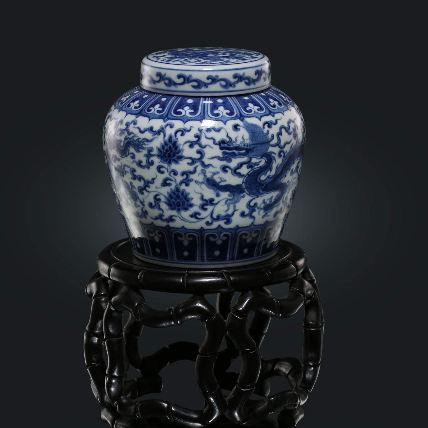 Blue and white porcelain tea canister with dragon design