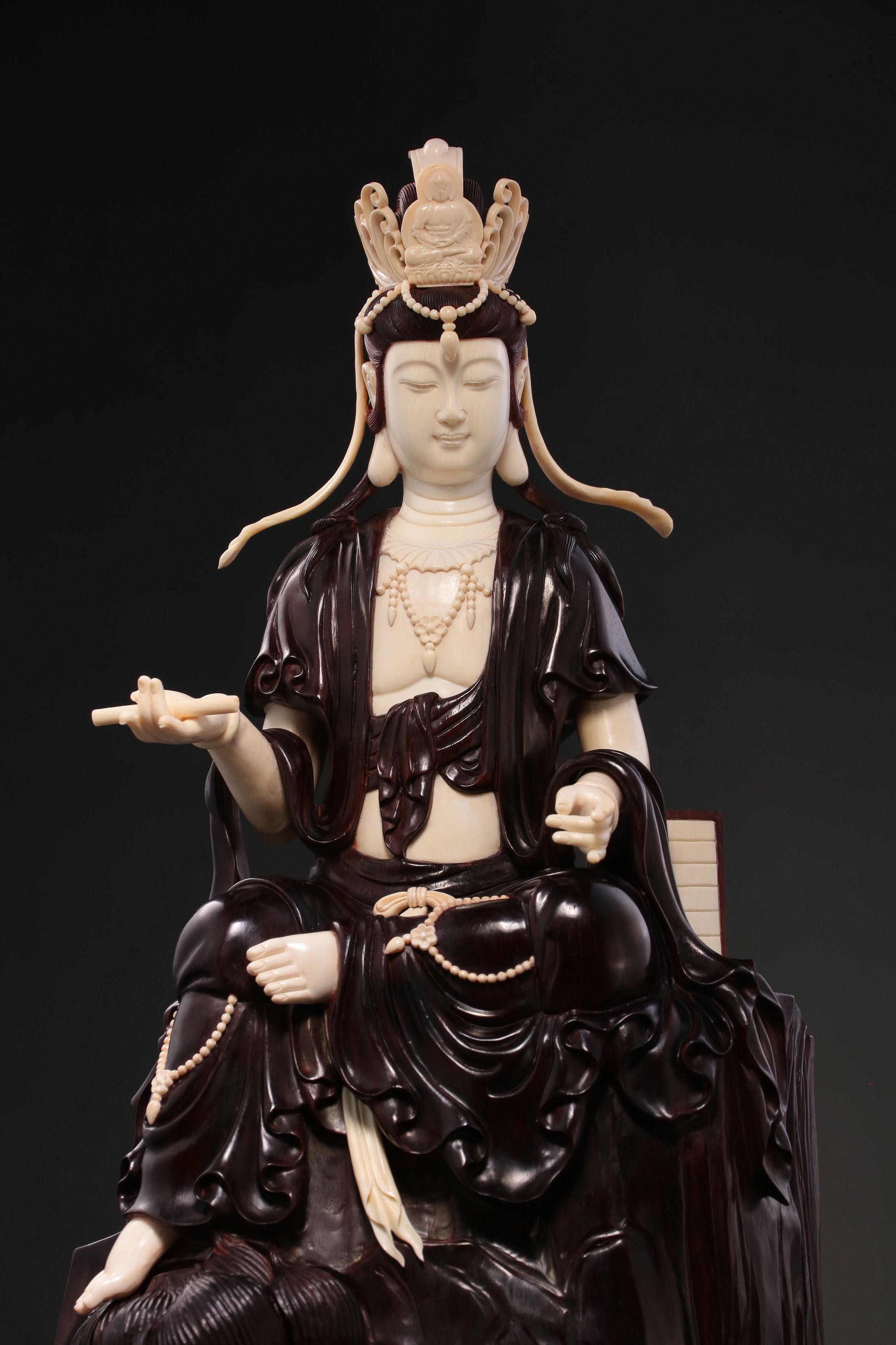 Bodhisattva who upholds the scriptures