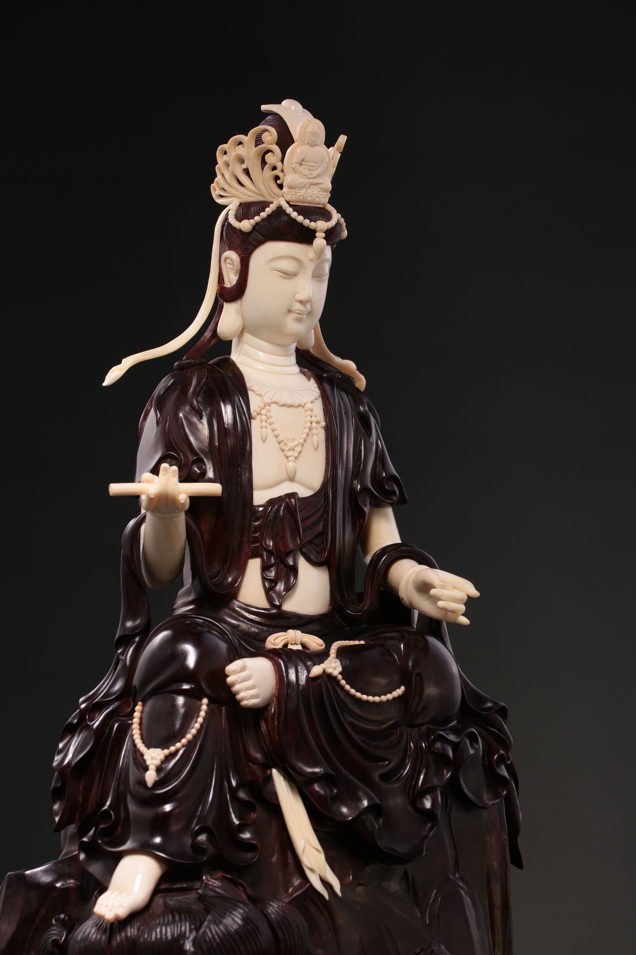Bodhisattva who upholds the scriptures