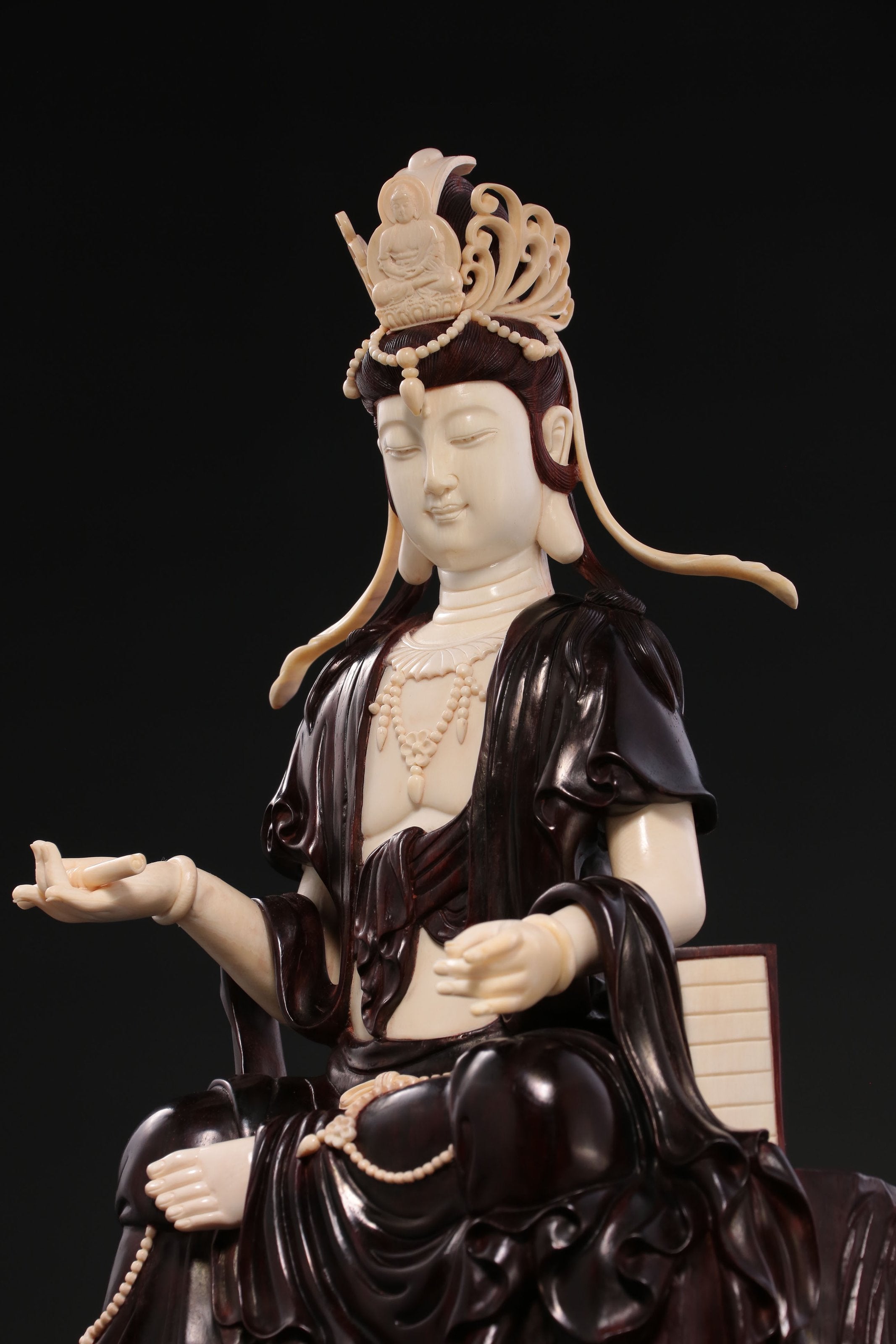 Bodhisattva who upholds the scriptures