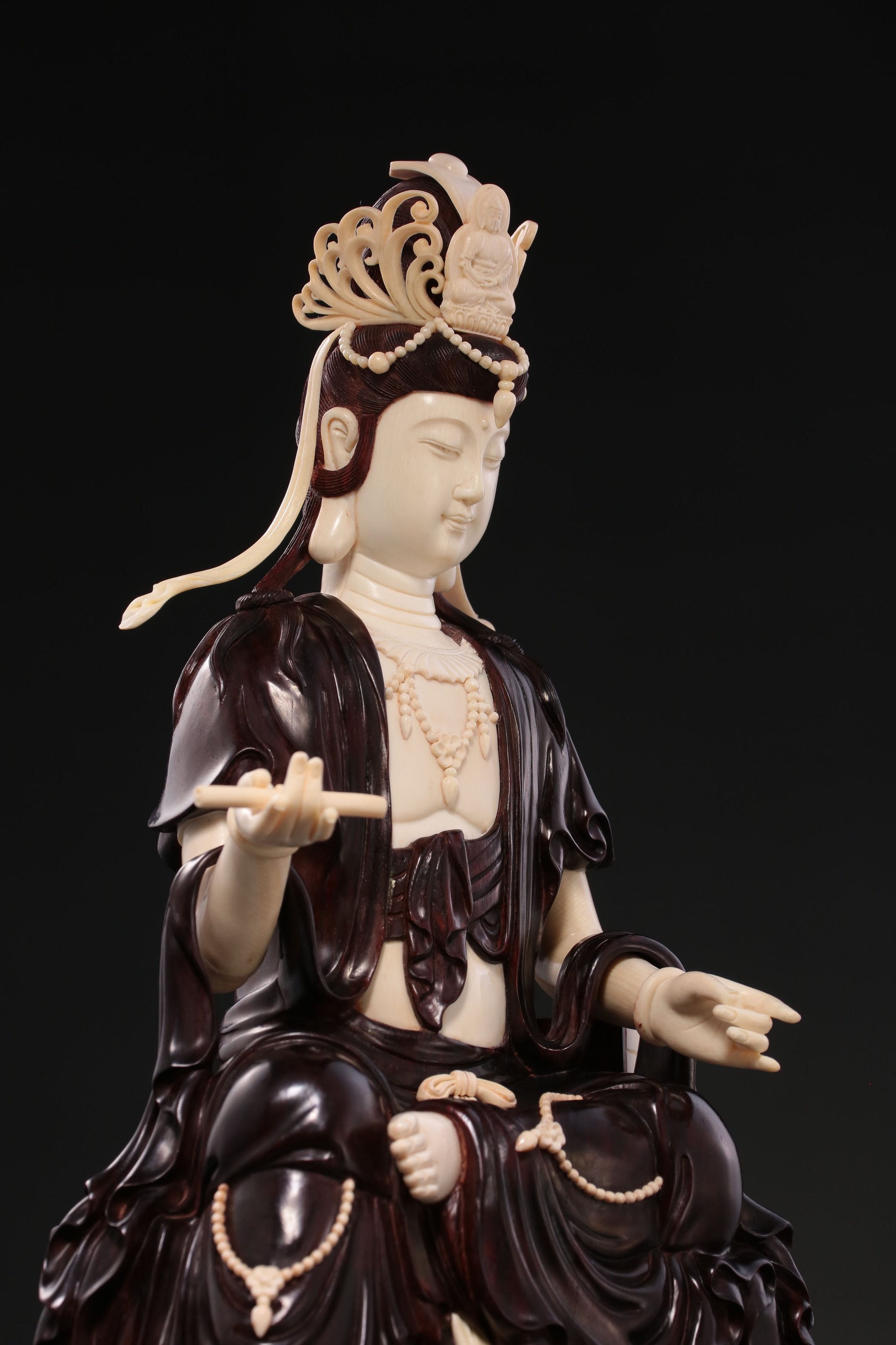 Bodhisattva who upholds the scriptures